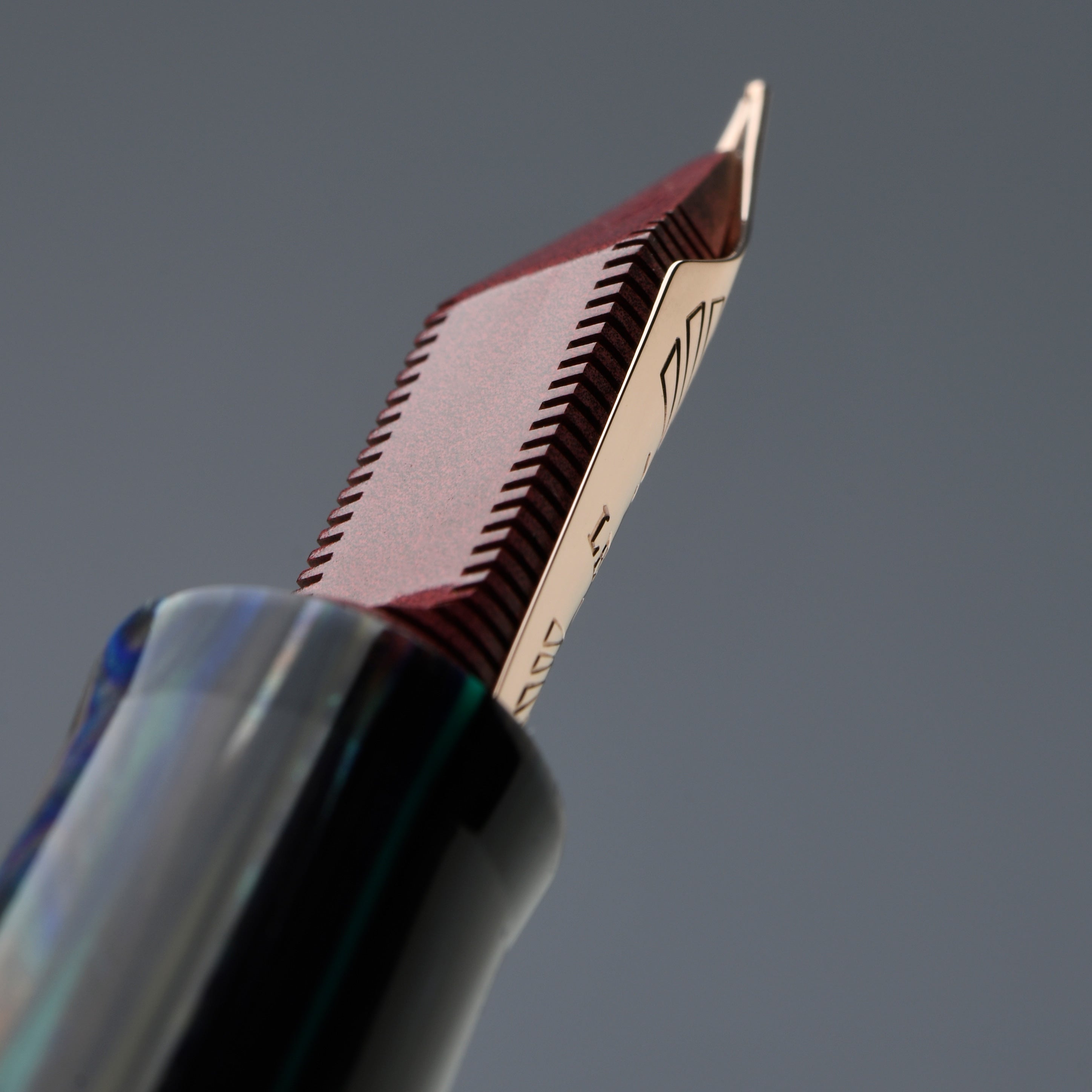 leonardo-officina-italiana-leonarco-cigar-shell-mother-pearl-penna-stilografica- image 4