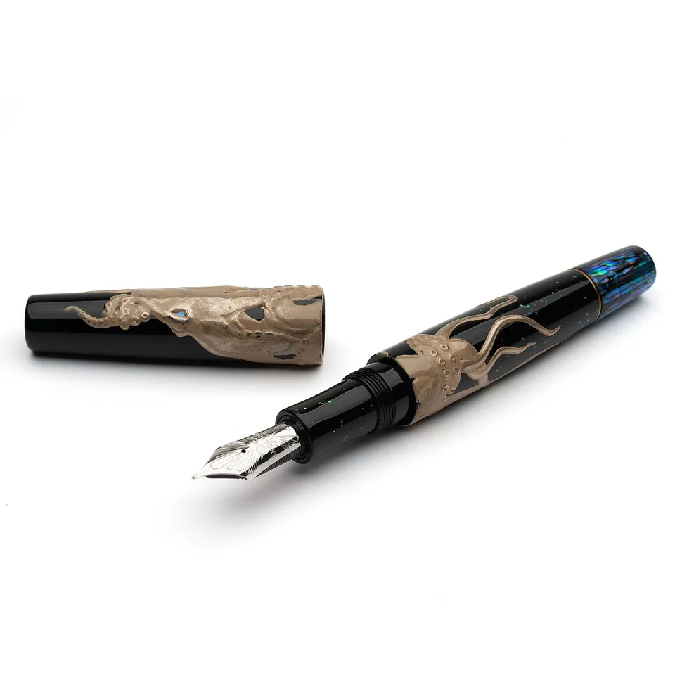 leonardo-officina-italiana-essenza-octopus-maki-e-e-raden-madreperla-penna-stilo image 1