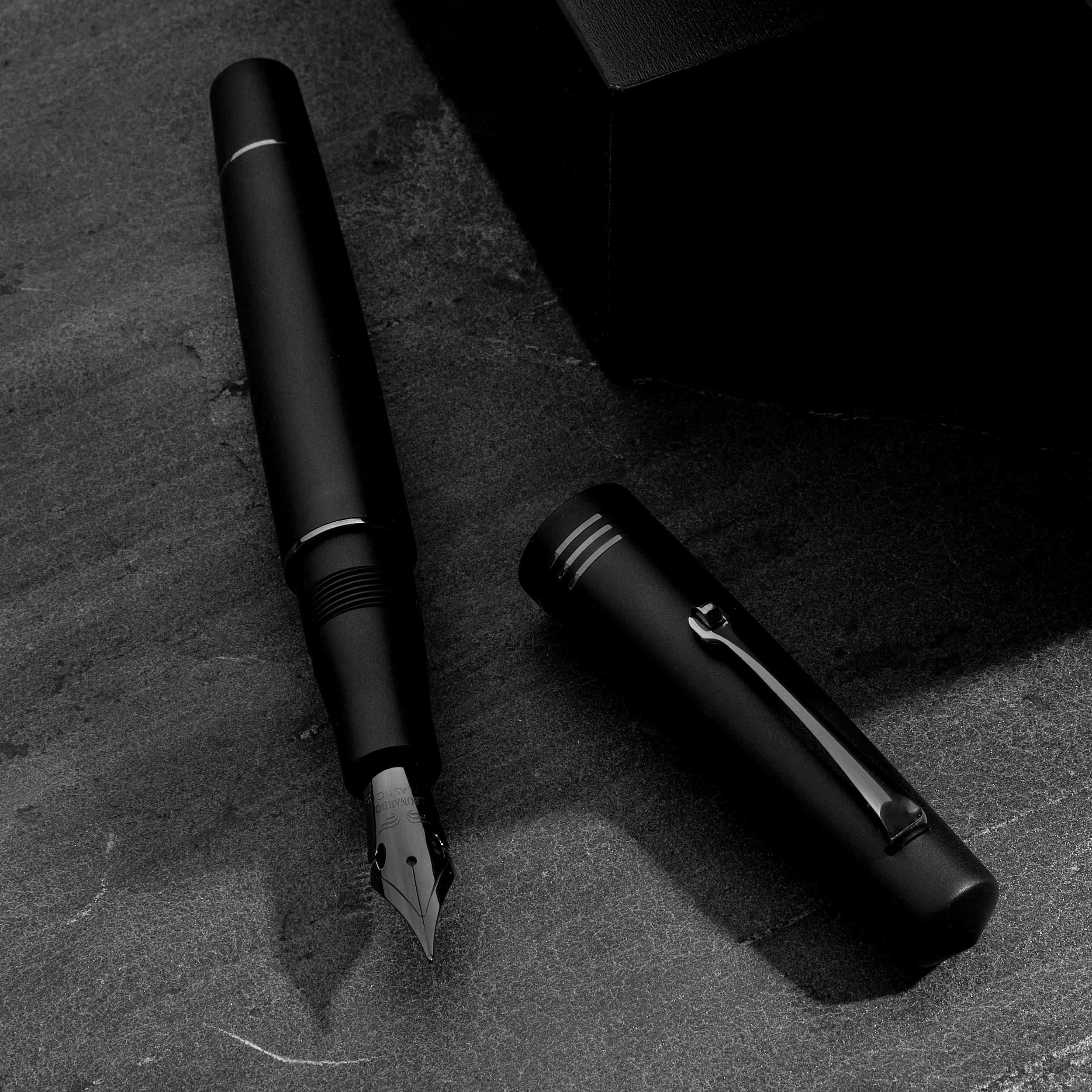 leonardo-officina-italiana-momento-zero-nero-opaco-penna-stilografica-pennino-ac-2 image 3