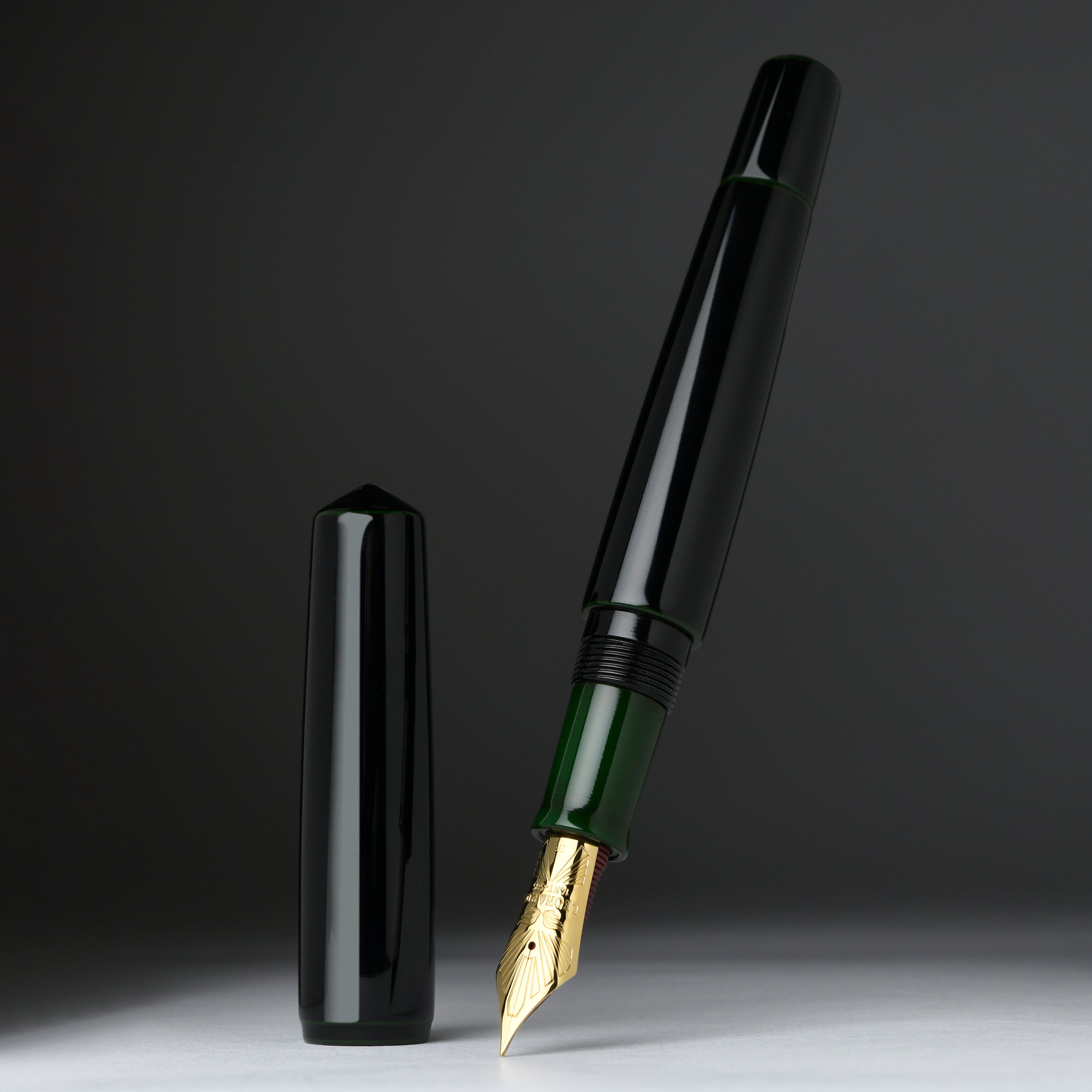 leonardo-officina-italiana-momento-zero-grande-tamenuri-nero-verde-minimalista-p image 4