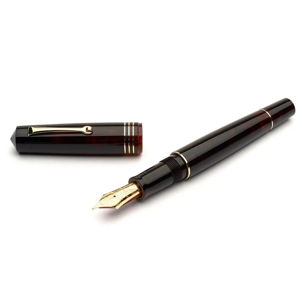 leonardo-officina-italiana-momento-zero-grande-ambra-celluloide-la-fenice-pennin image 1