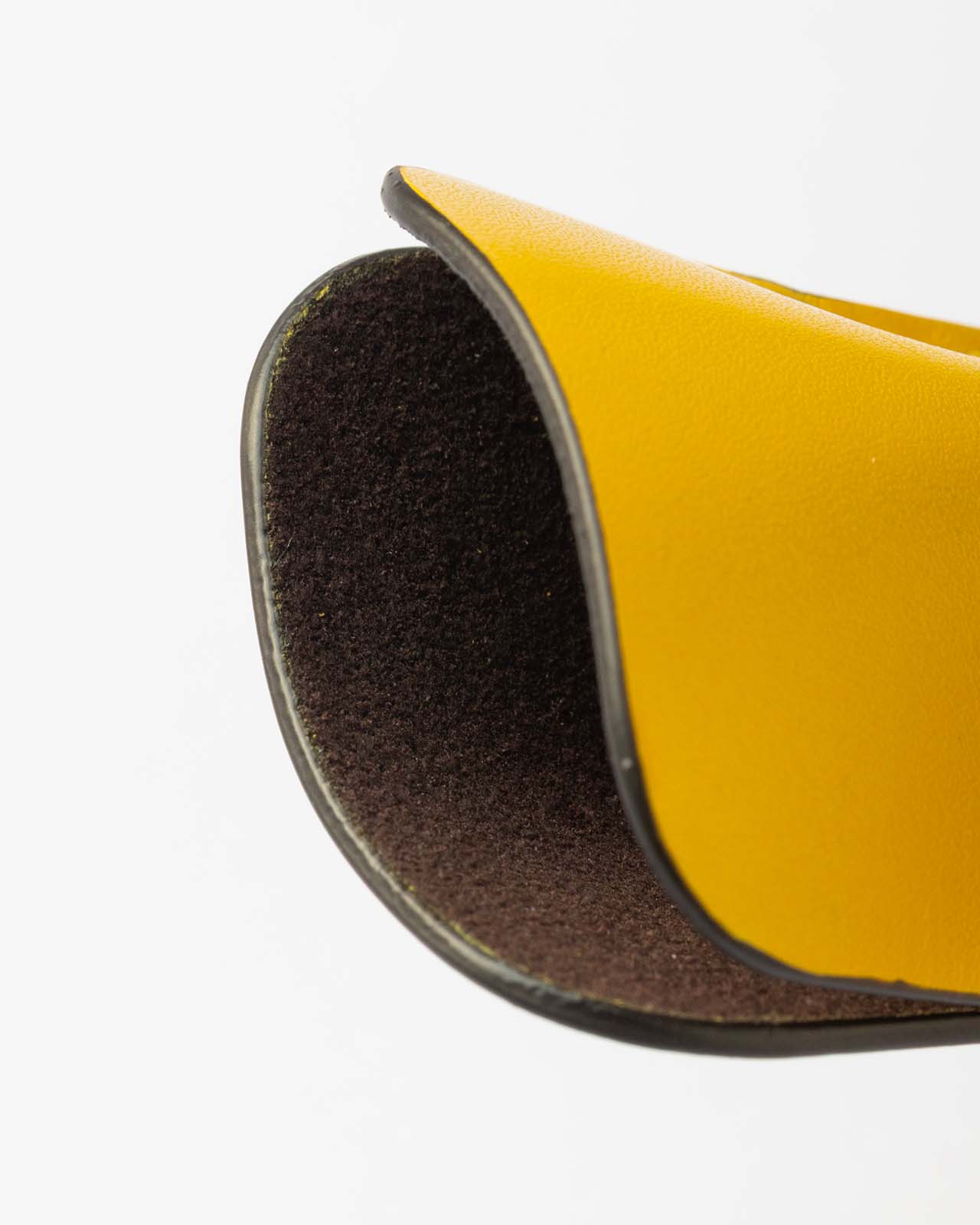 scribo-feel-astuzen-pochette-in-pelle-giallo-cannella image 2