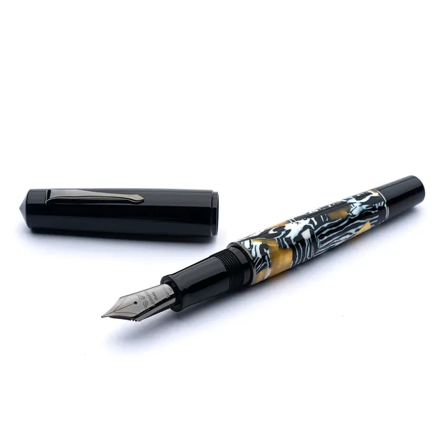 leonardo-officina-italiana-momento-zero-grande-minimalista-nero-e-zebra-celluloi image 1