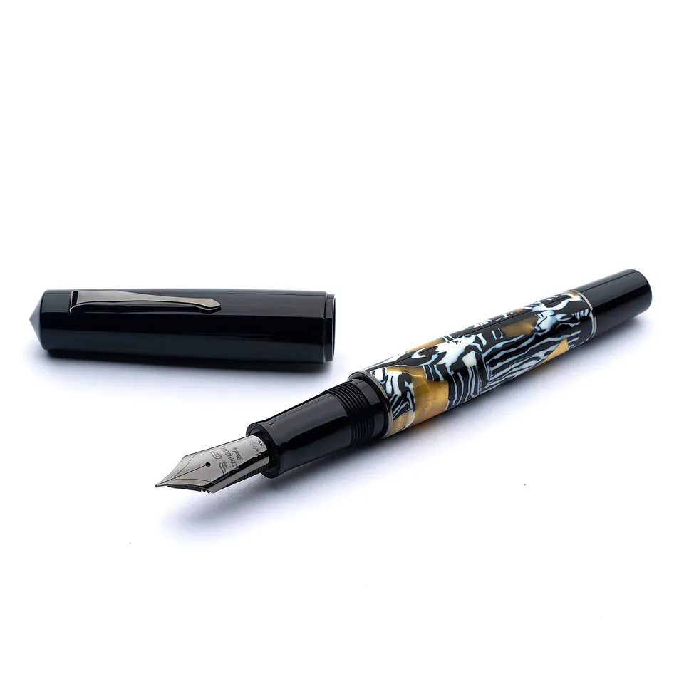 leonardo-officina-italiana-momento-zero-grande-minimalista-nero-e-zebra-celluloi image 1