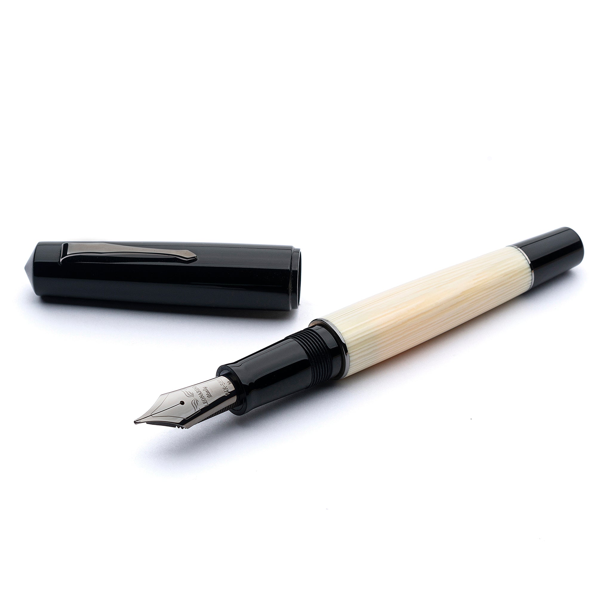 leonardo-officina-italiana-momento-zero-grande-minimalist-bianco-nero-celluloide image 1