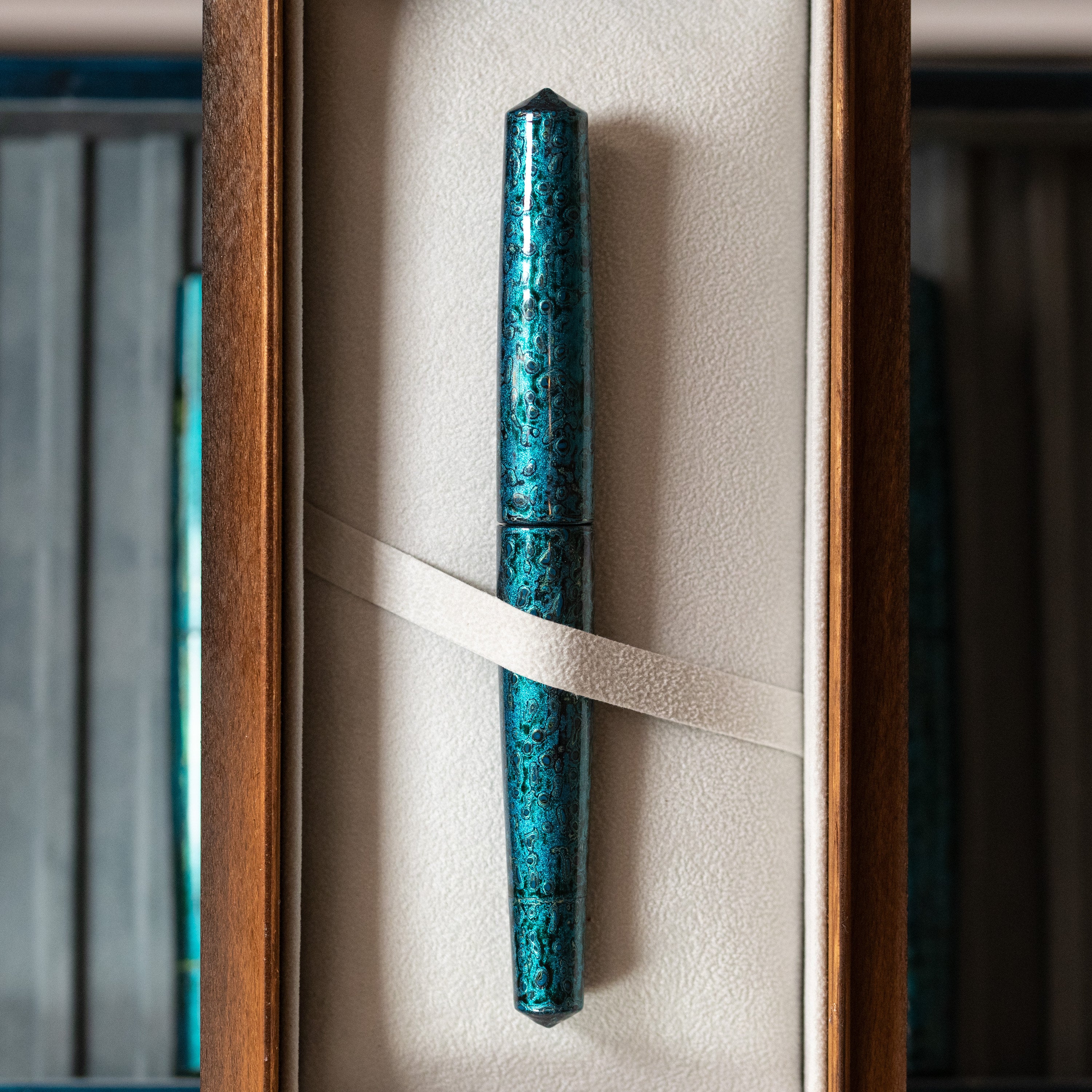 leonardo-officina-italiana-momento-zero-grande-stilografica-kara-nuri-blu-ebanit image 5