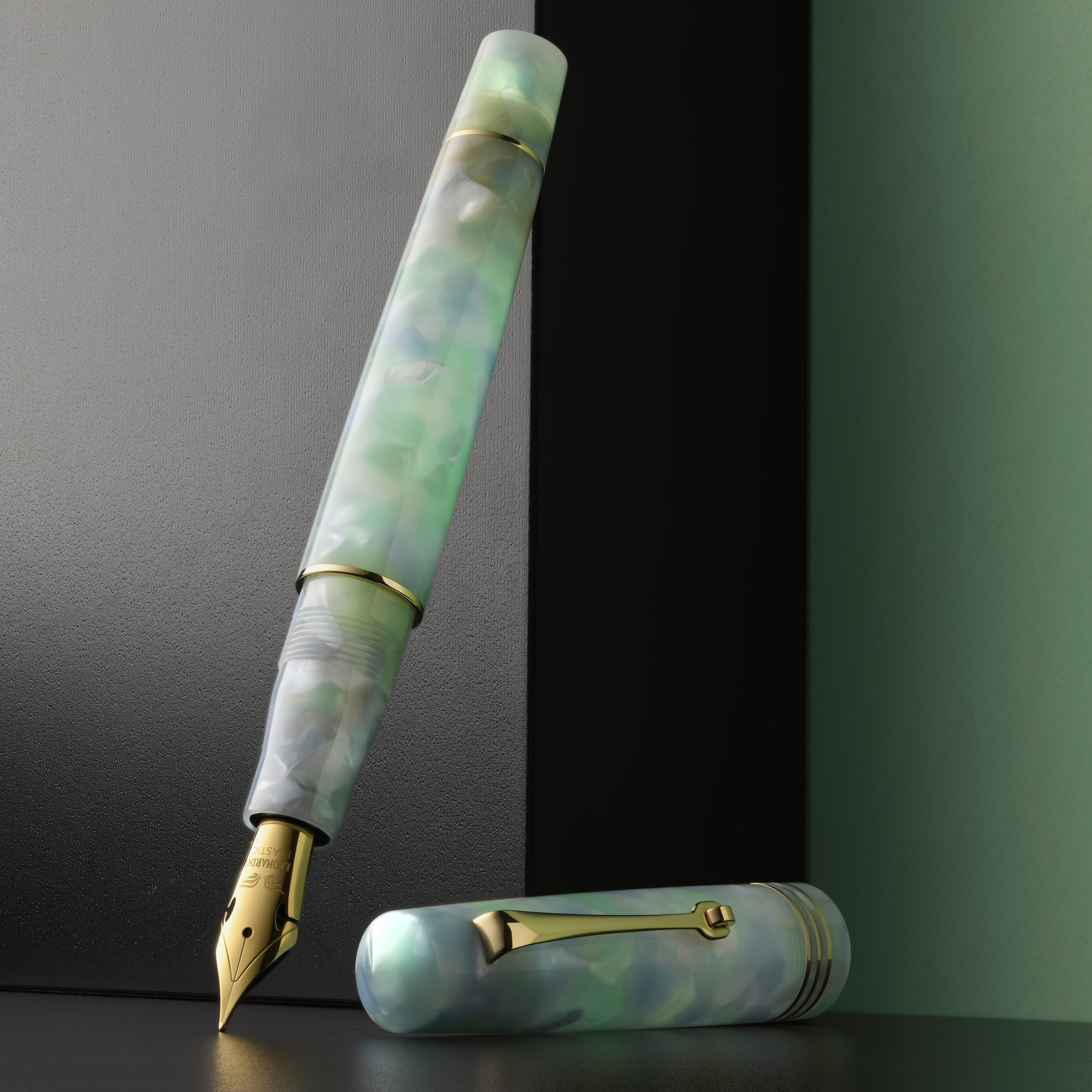 leonardo-officina-italiana-momento-zero-artica-stilografica-pennino-oro image 4