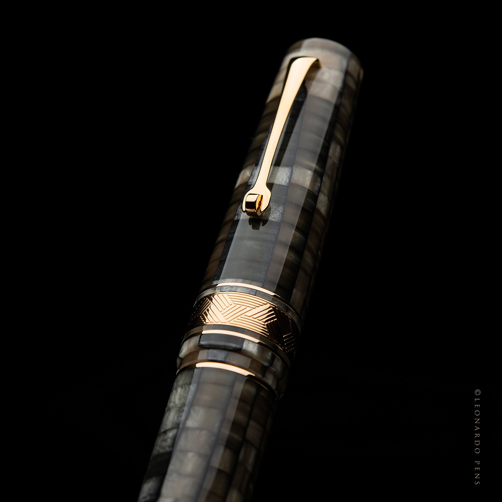leonardo-officina-italiana-mzg-mosaico-sabbia-penna-stilografica-resina-spaghett image 6