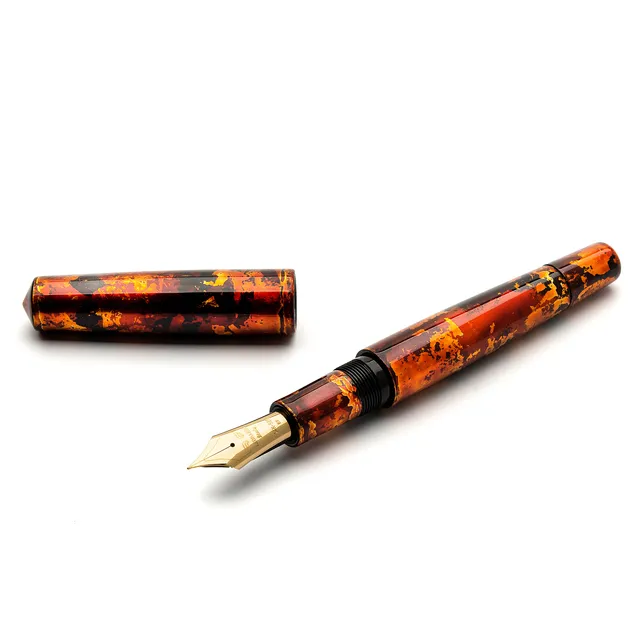 leonardo-officina-italiana-essenza-foglia-d-oro-e-lacca-penna-stilografica-ebani image 1