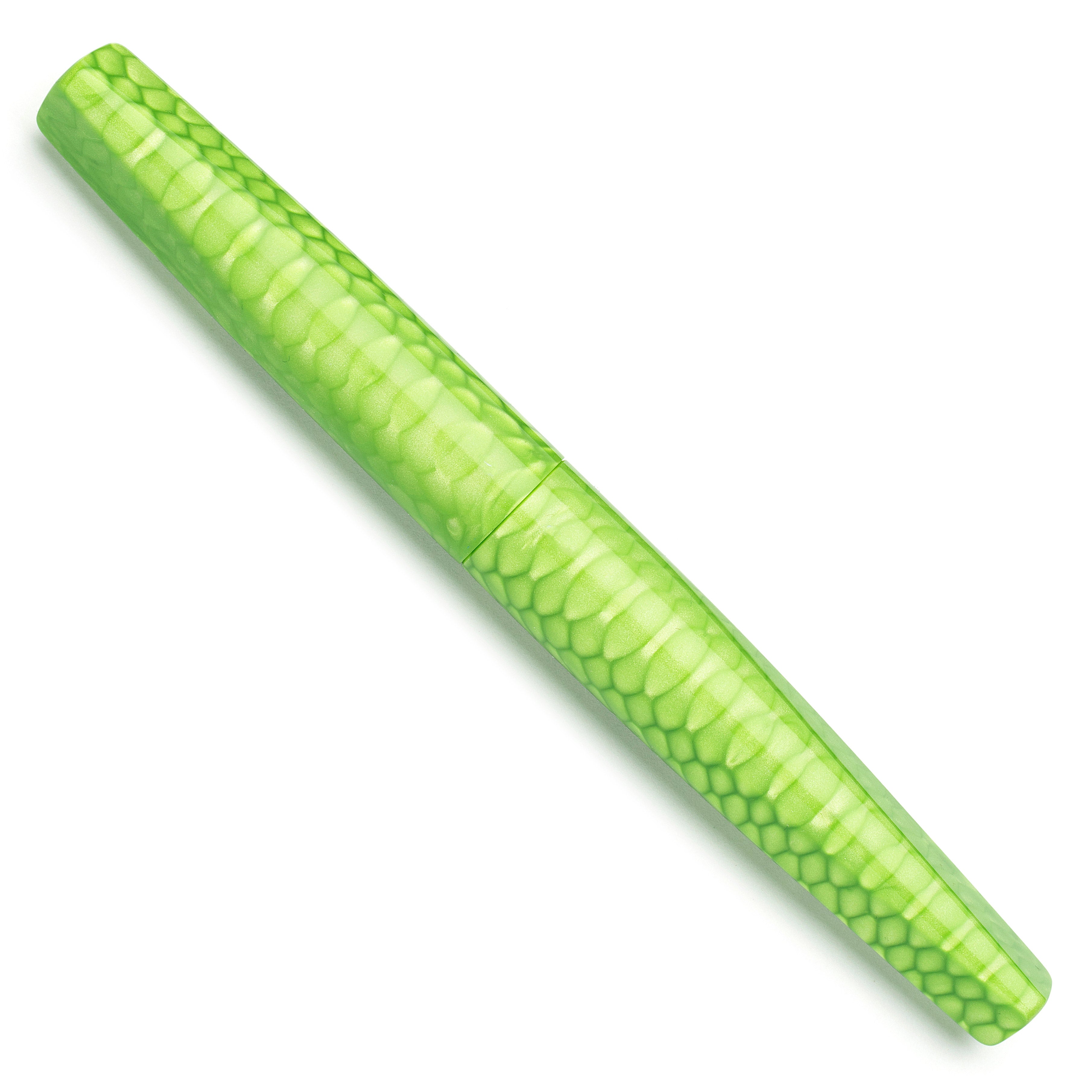 leonardo-officina-italiana-essenza-poliedrica-juma-dragon-skin-green-penna-stilo image 2