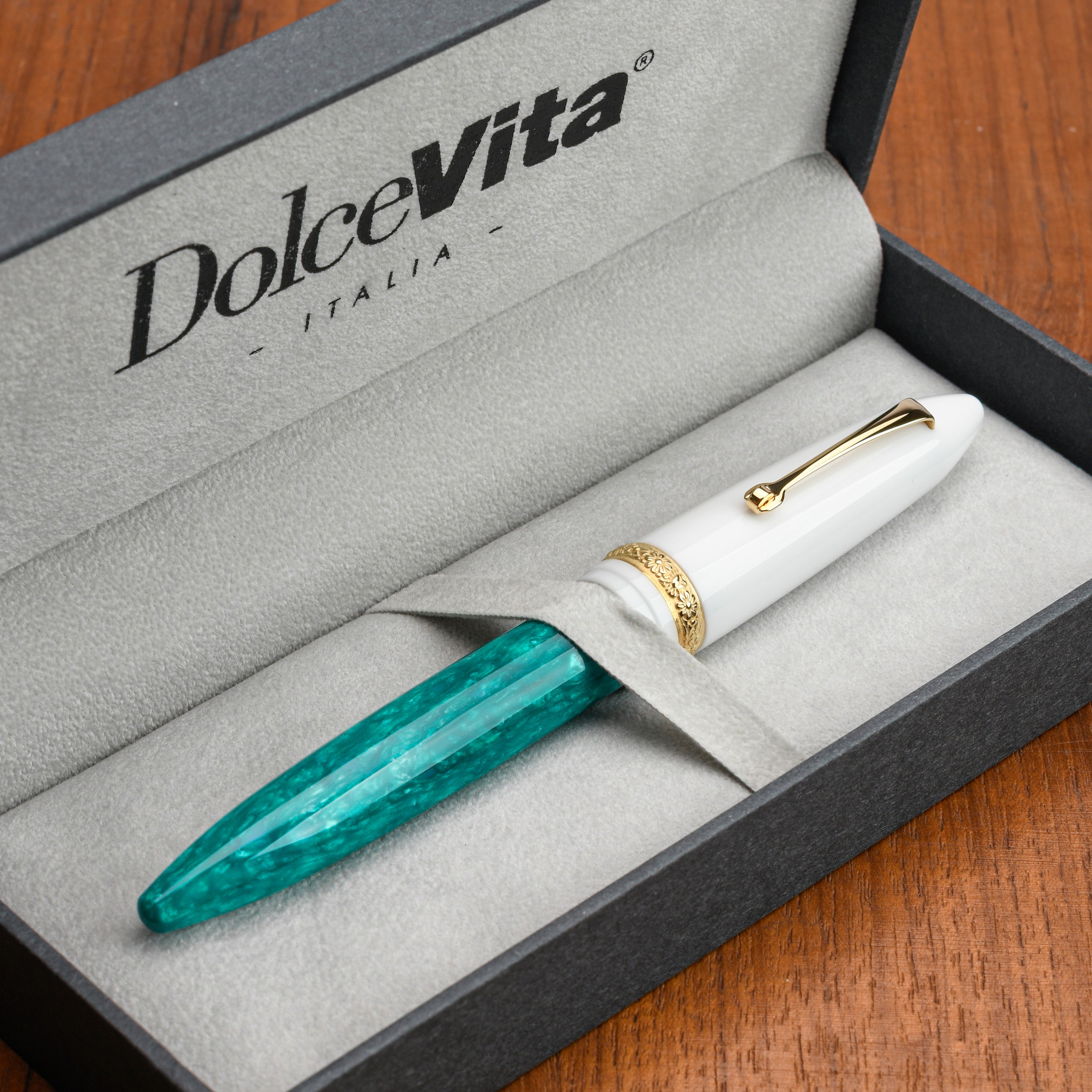 leonardo-officina-italiana-dolcevita-furore-smeralda-gt-penna-stilografica image 5