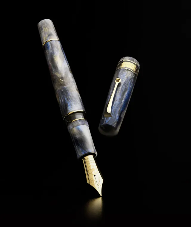 leonardo-officina-italiana-momento-zero-grande-2-0-orchidea-blue-pennino-in-oro- image 1