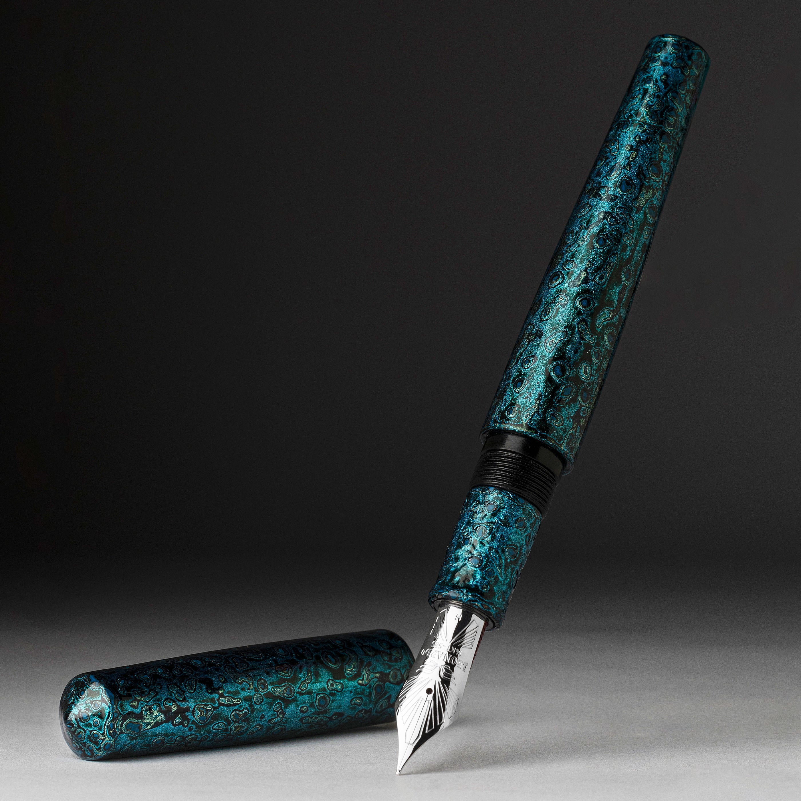 leonardo-officina-italiana-momento-zero-grande-stilografica-kara-nuri-blu-ebanit image 3