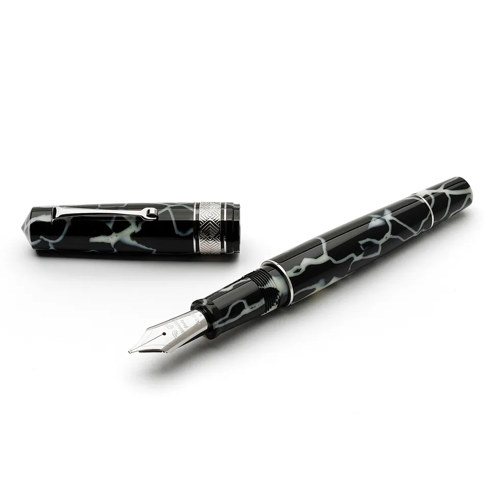 leonardo-officina-italiana-momento-magico-wild-celluloid-bianco-nero-stilografic image 1