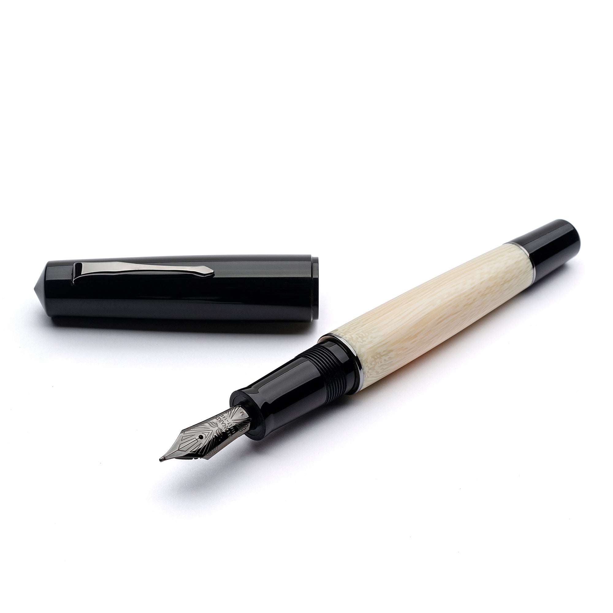 leonardo-officina-italiana-momento-zero-grande-stilografica-celluloide-minimalis image 1