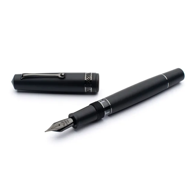 leonardo-officina-italiana-momento-magico-nero-opaco-penna-stilografica image 1