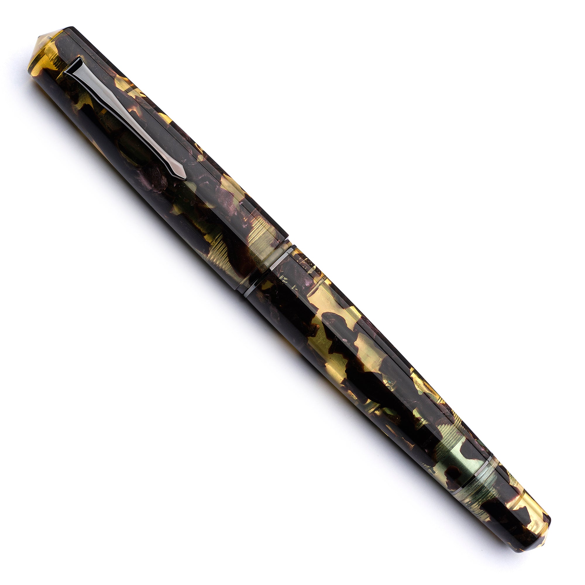 leonardo-officina-italiana-momento-zero-grande-minimalist-lucens-barolo-celluloi image 2