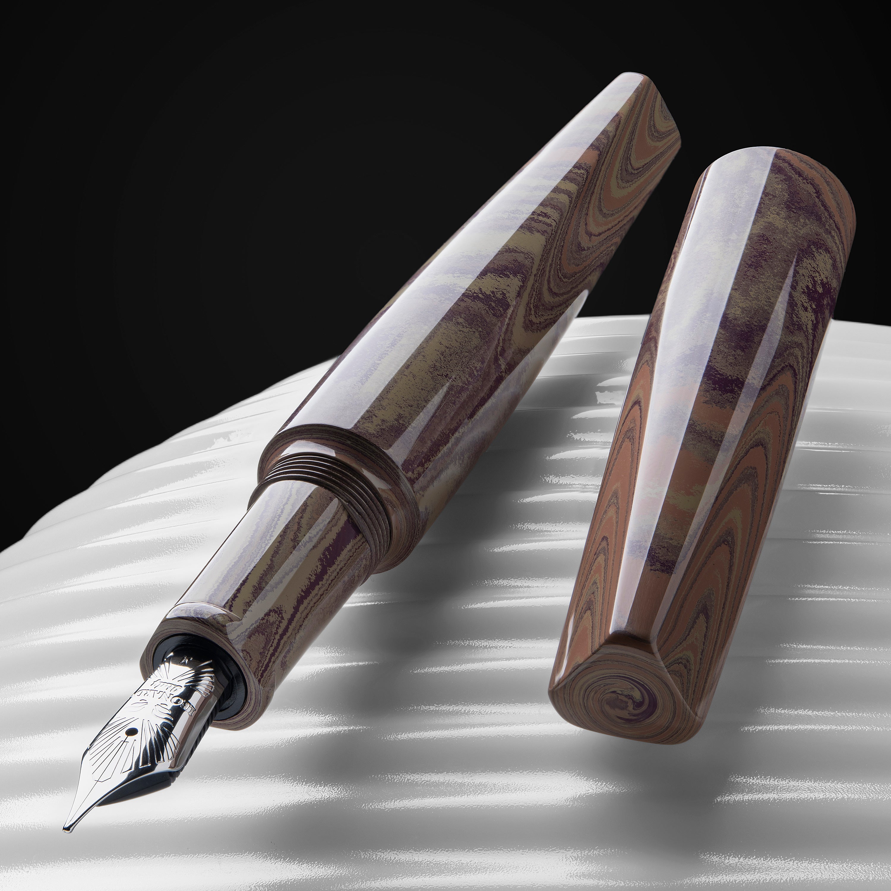 leonardo-officina-italiana-essenza-poliedrica-ebonite-candy-penna-stilografica image 3
