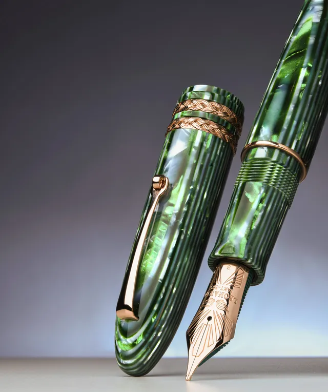 leonardo-officina-italiana-sigaro-leonarco-verde-stilografica-celluloide-pennino image 1
