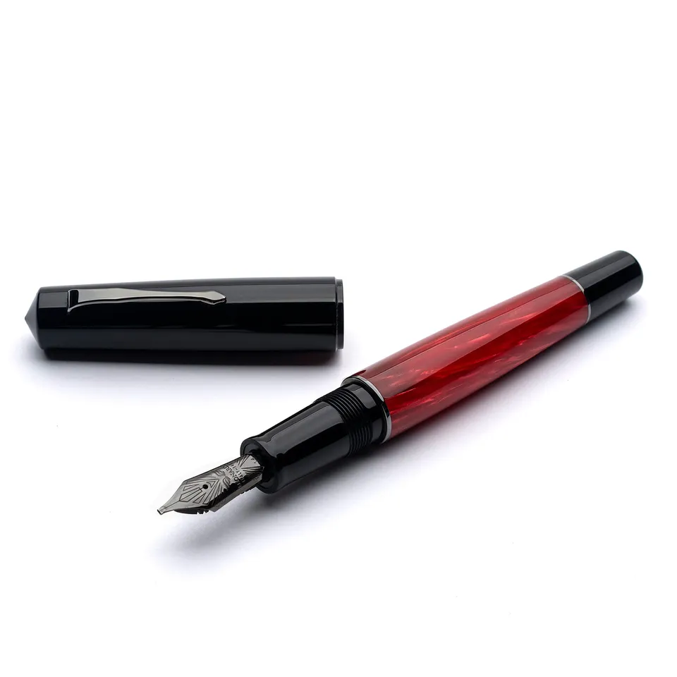 leonardo-officina-italiana-momento-zero-grande-minimalista-nera-e-rossa-penna-st image 1