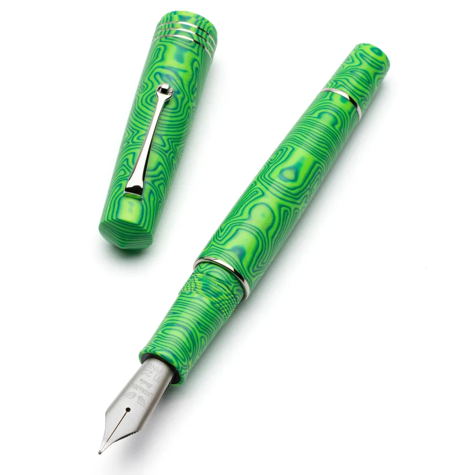 leonardo-officina-italiana-momento-zero-grande-micarta-fiber-frog-pennino-in-tit image 1