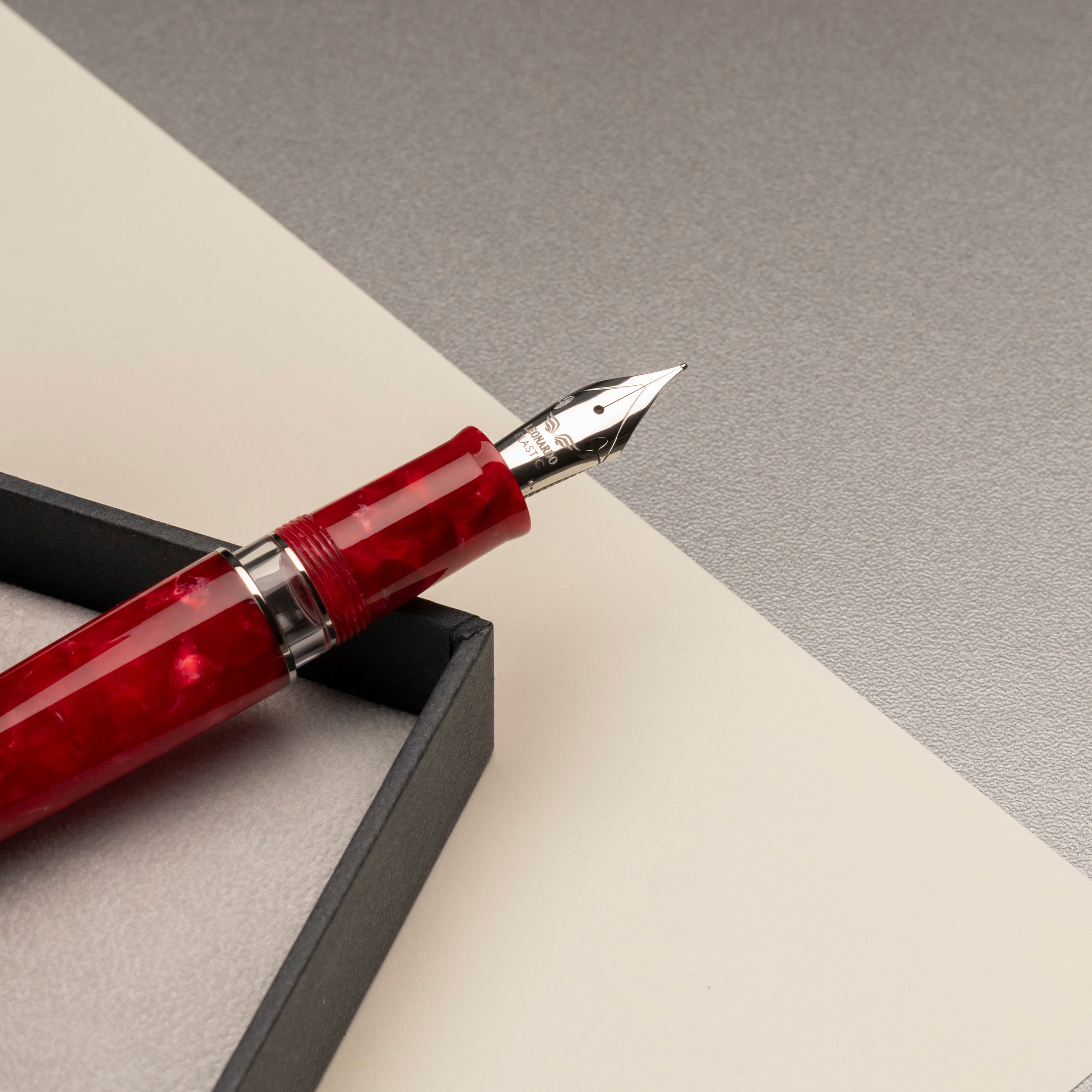 leonardo-officina-italiana-momento-zero-grande-2-0-marmo-rosso-penna-stilografic image 5