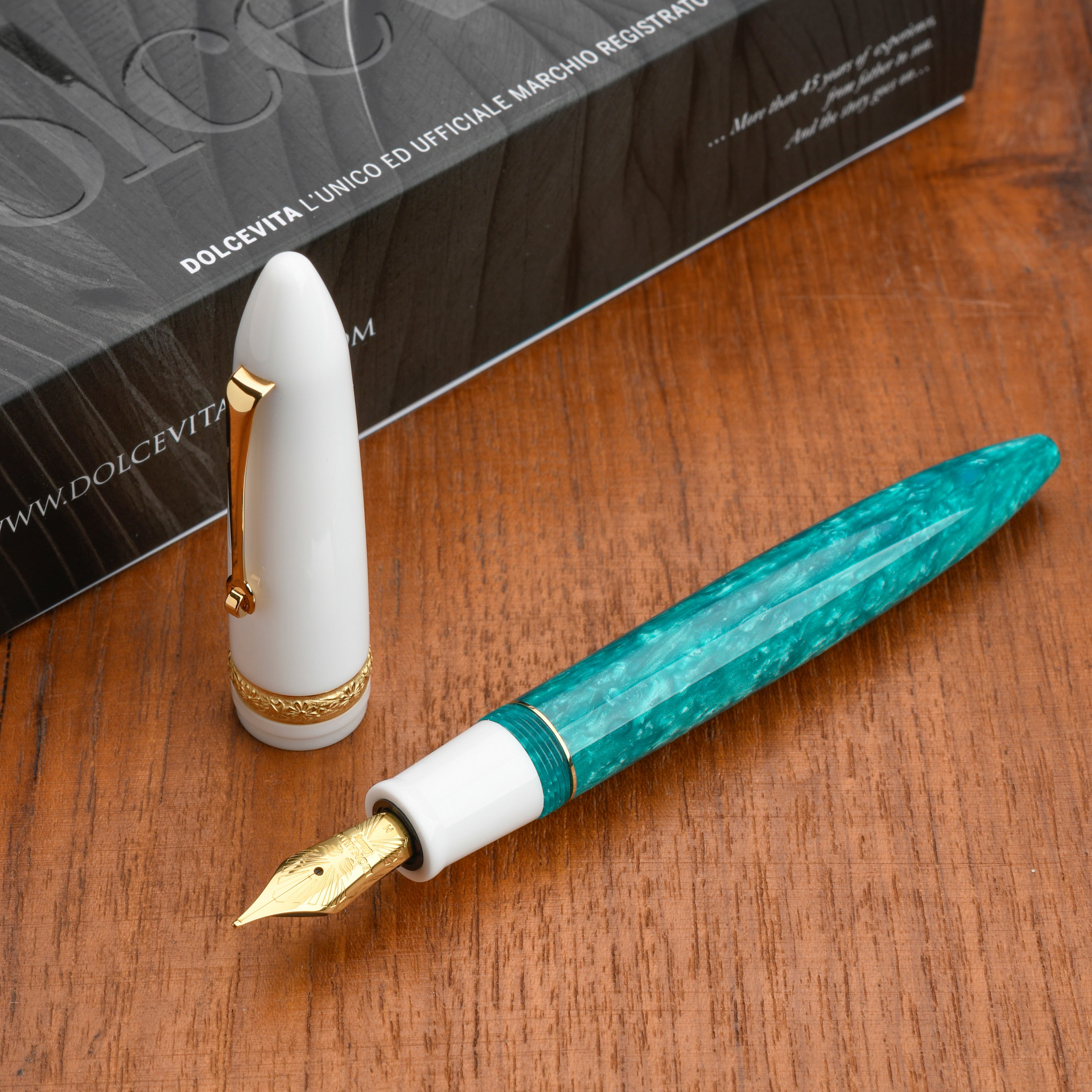 leonardo-officina-italiana-dolcevita-furore-smeralda-gt-penna-stilografica image 4