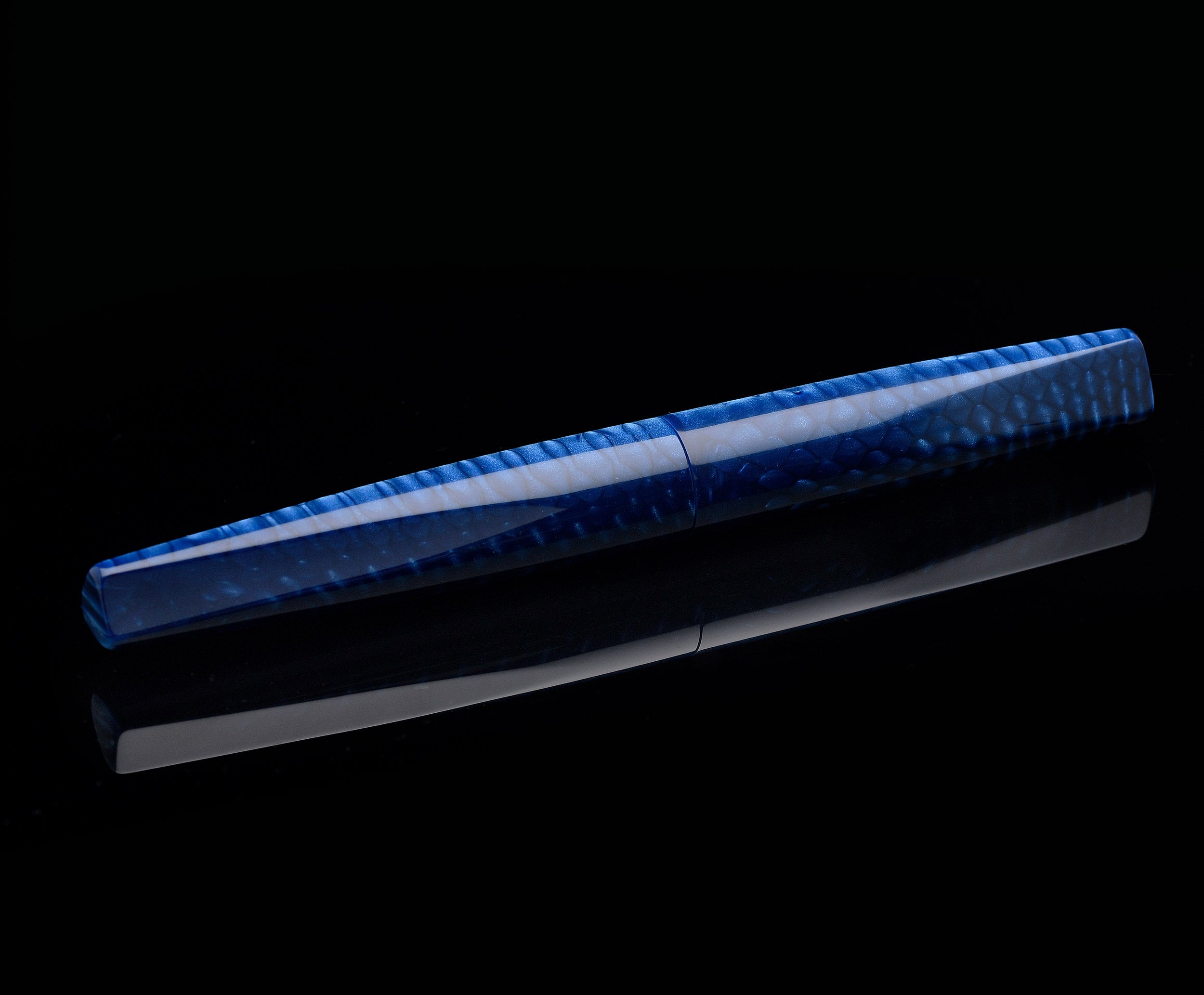 leonardo-officina-italiana-essenza-poliedrica-pelle-di-drago-juma-blu-penna-stil image 3