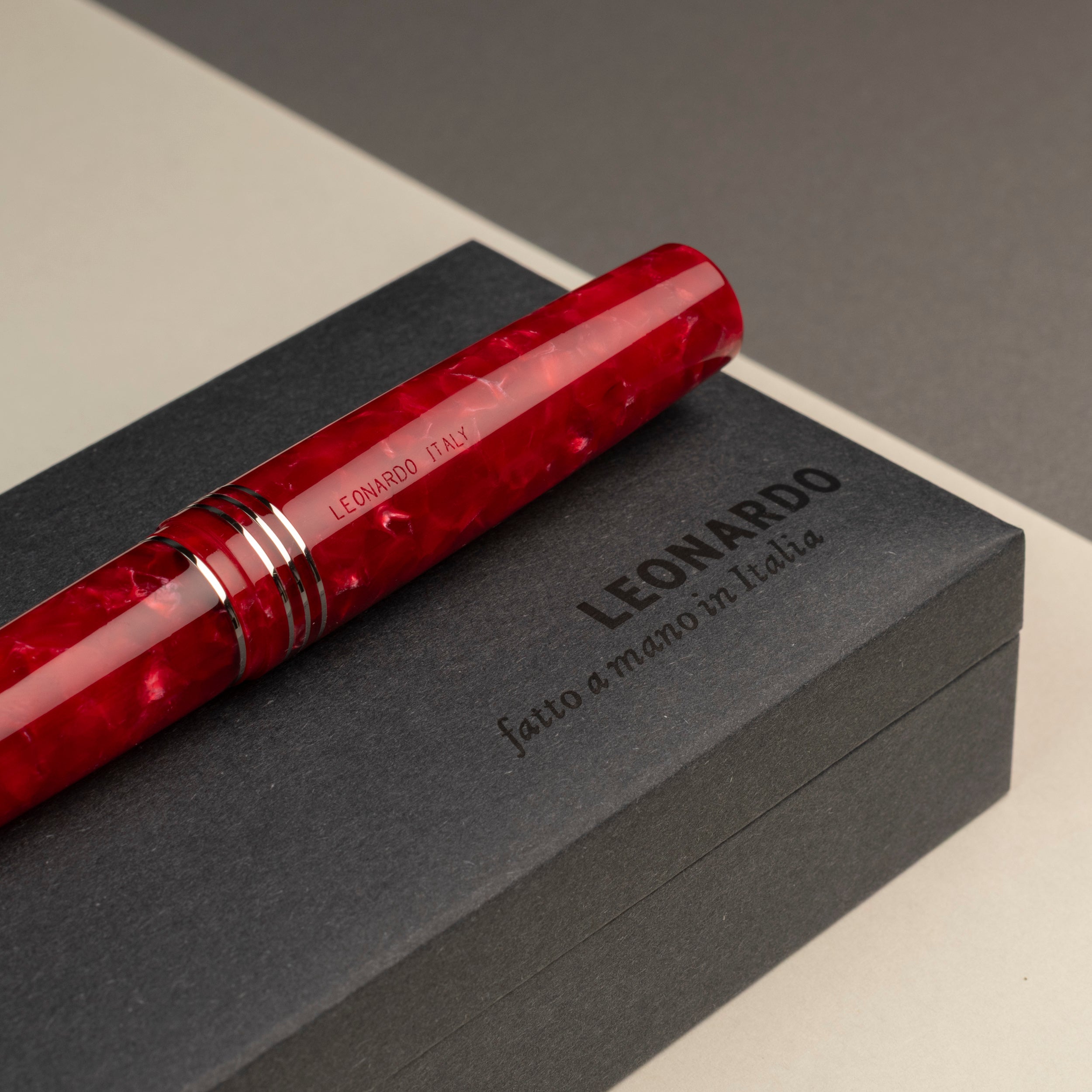 leonardo-officina-italiana-momento-zero-grande-2-0-marmo-rosso-penna-stilografic image 6