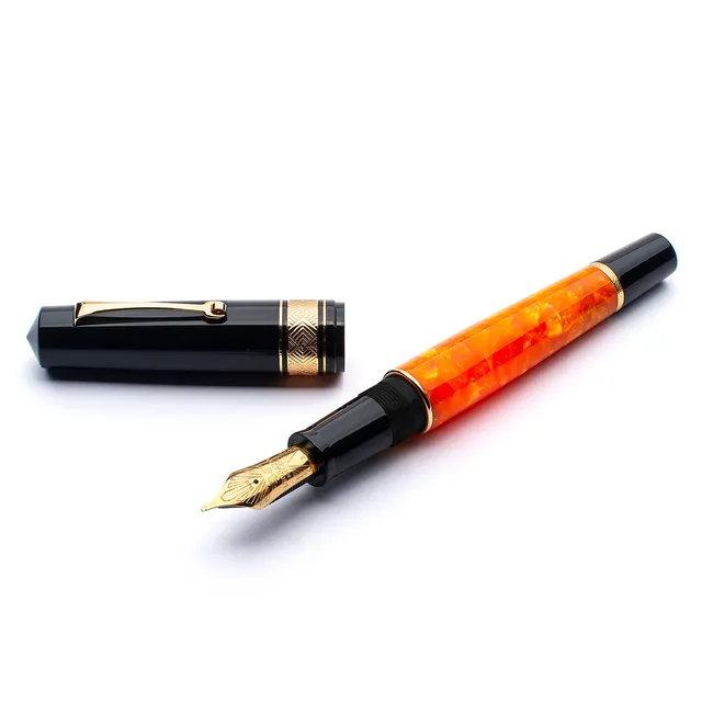 leonardo-officina-italiana-momento-zero-grande-dolcevita-nero-arancio-stilografi image 1