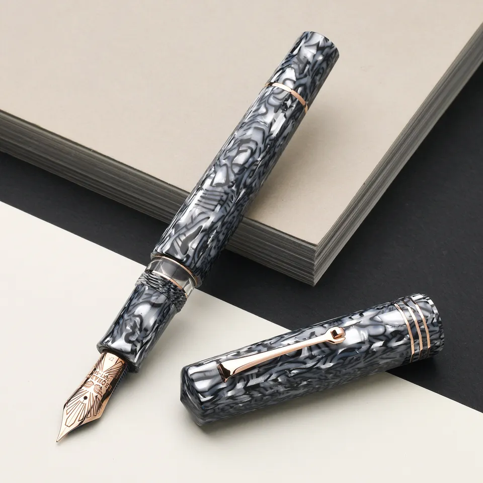 leonardo-officina-italiana-gran-maestro-zebra-celluloide-sfaccettata-penna-stilo image 1