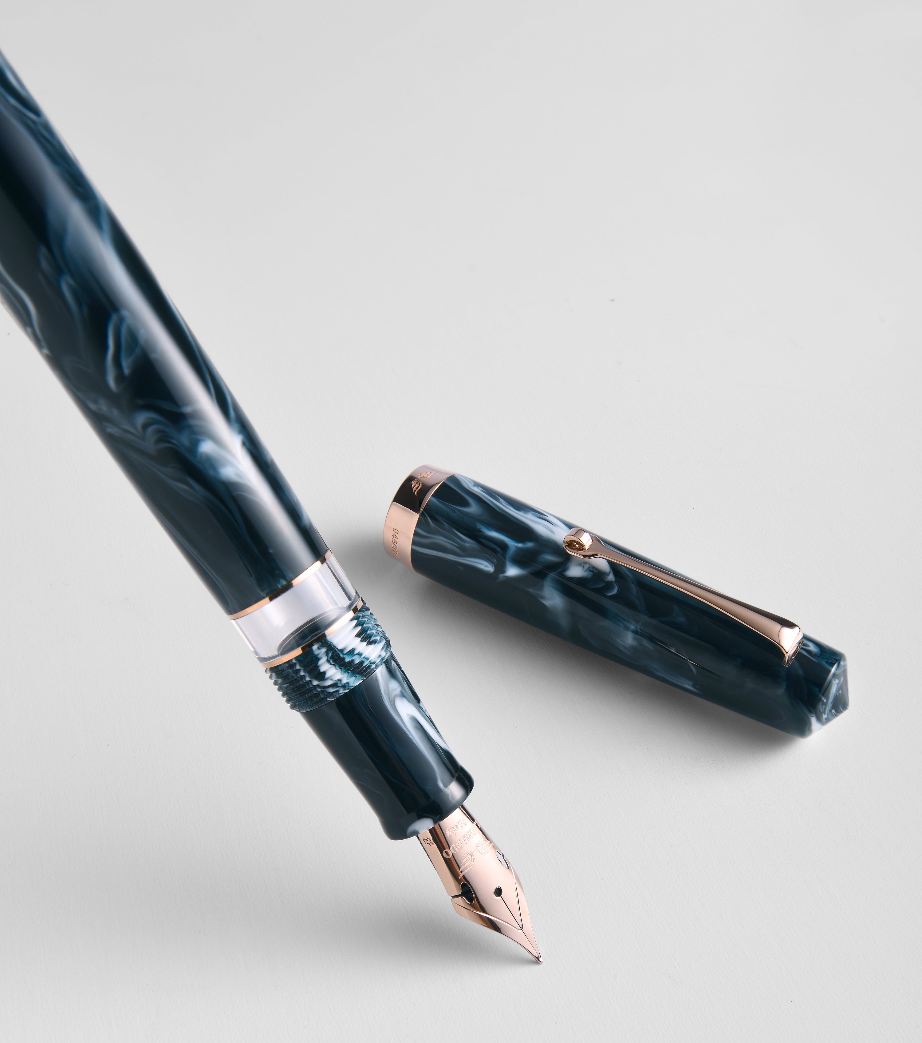 leonardo-officina-italiana-momento-magico-fantasie-arctic-blast-2026-penna-stilo image 2