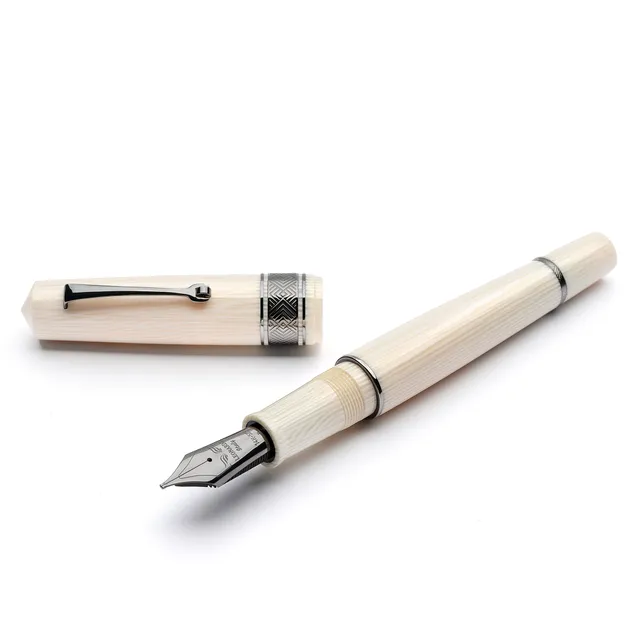 leonardo-officina-italiana-momento-zero-grande-celluloide-beige-rt-penna-stilogr image 1