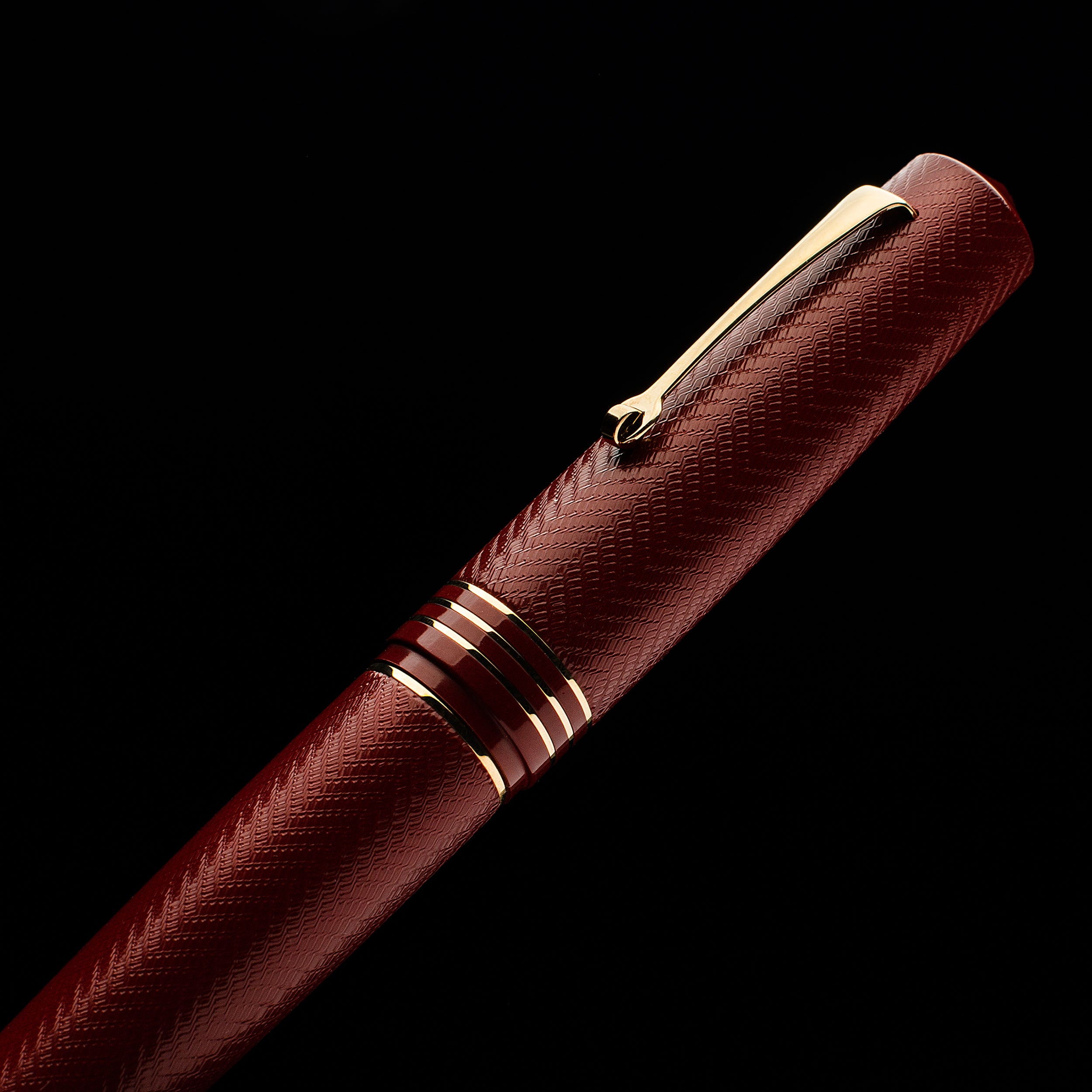 leonardo-officina-italiana-audace-guilloch-trama-stretta-ebanite-granata-penna-s image 3