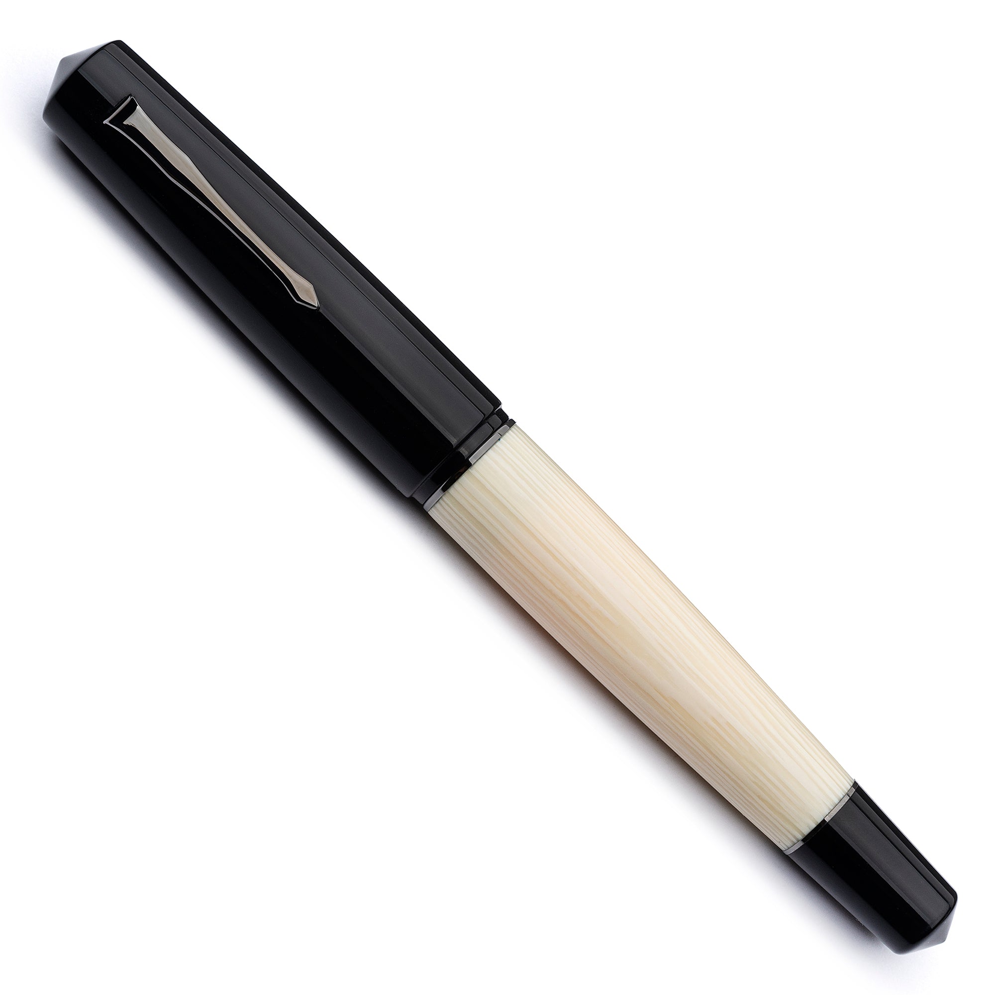 leonardo-officina-italiana-momento-zero-grande-minimalist-bianco-nero-celluloide image 2