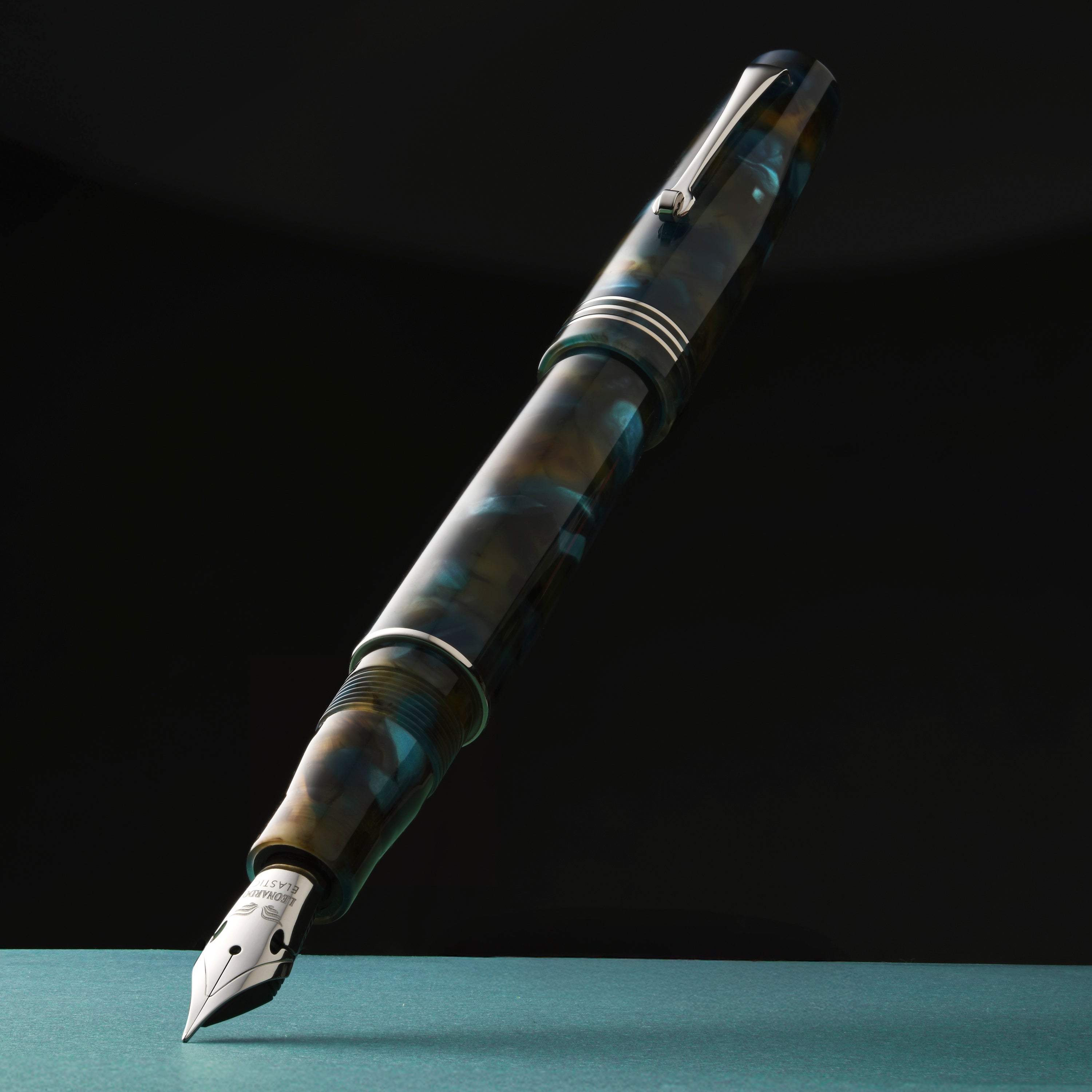 leonardo-officina-italiana-momento-zero-pausilya-penna-stilografica-pennino-acci image 4