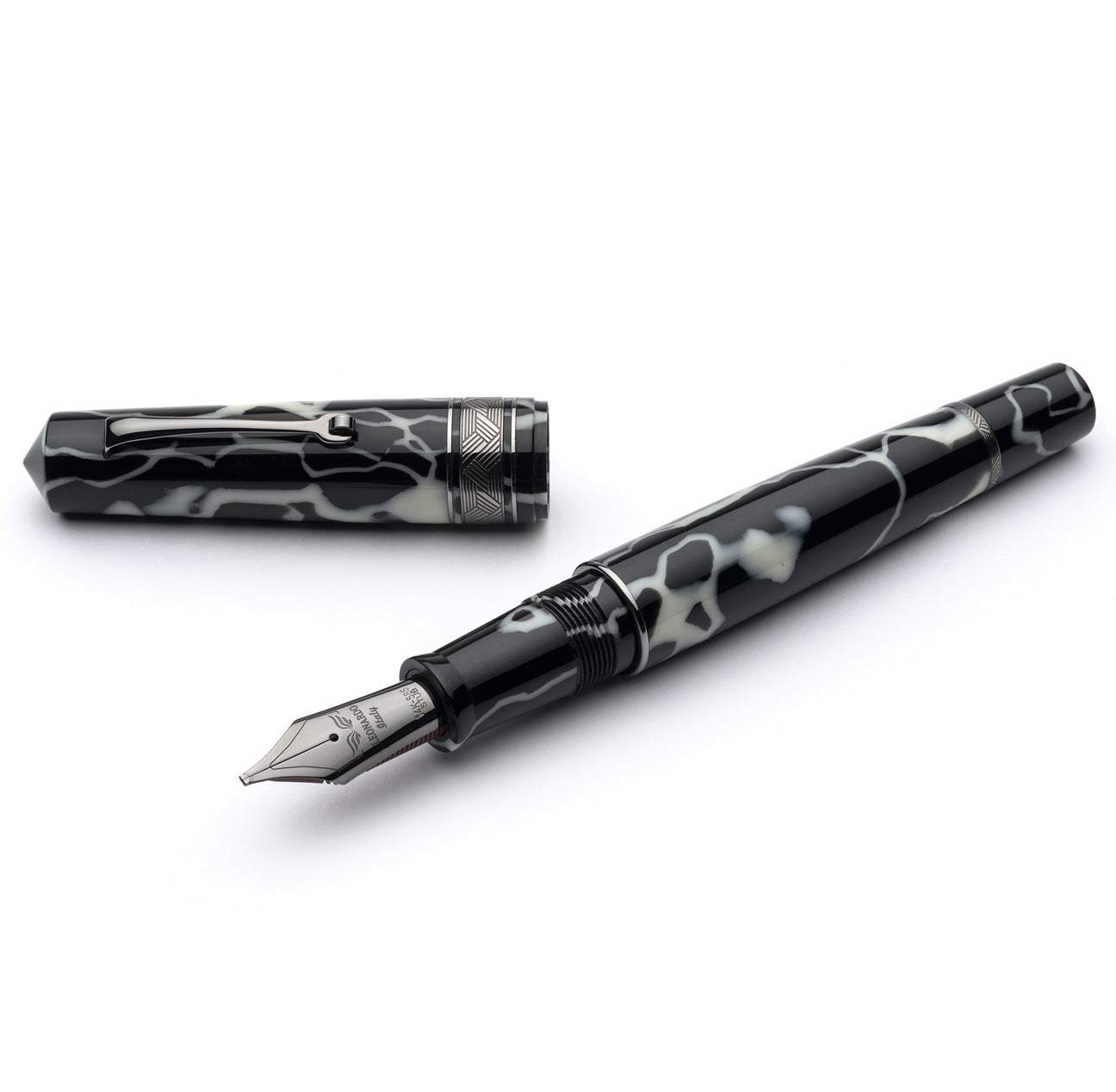 leonardo-officina-italiana-momento-zero-grande-bianco-nero-celluloide-penna-stil image 1