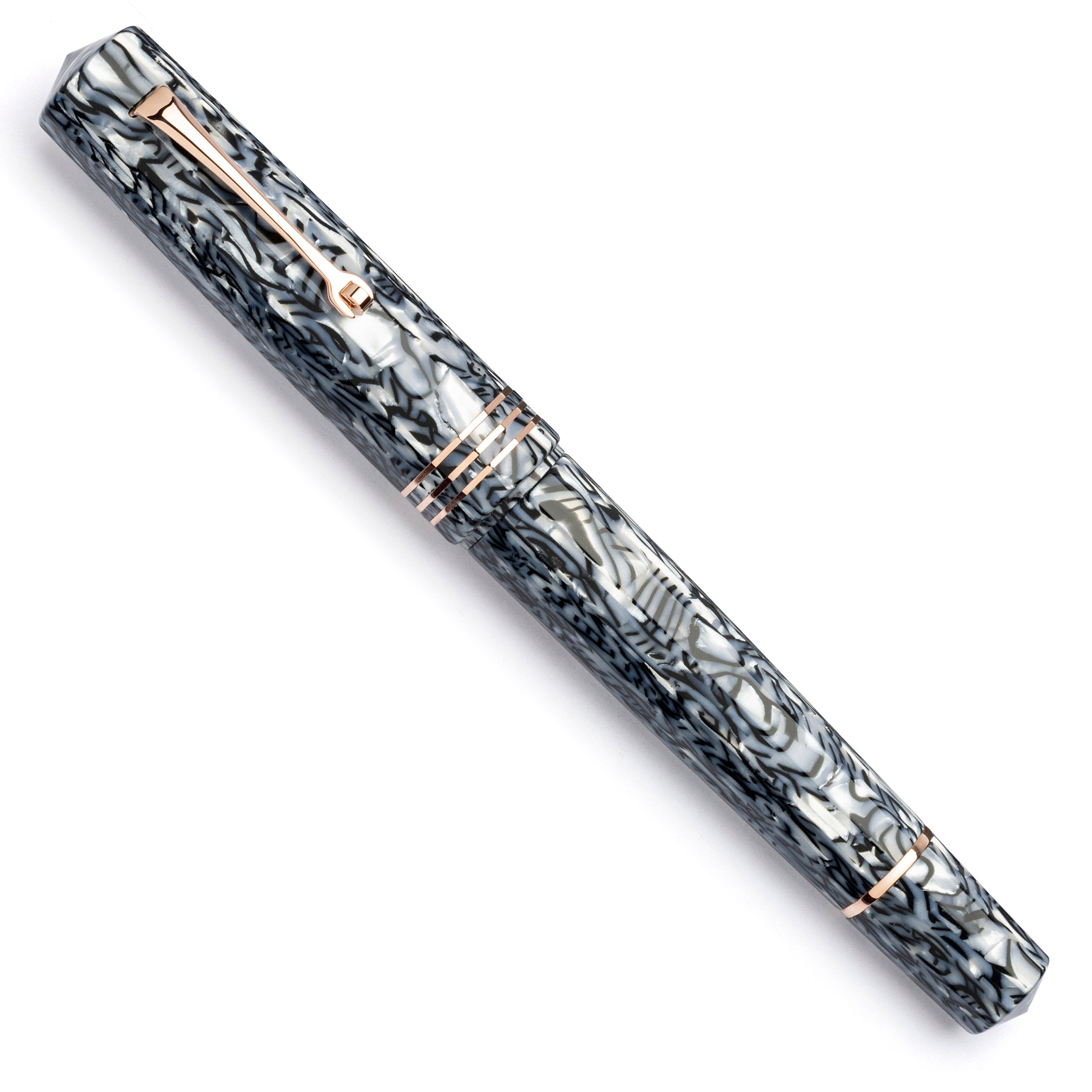 leonardo-officina-italiana-gran-maestro-zebra-celluloide-sfaccettata-penna-stilo image 2
