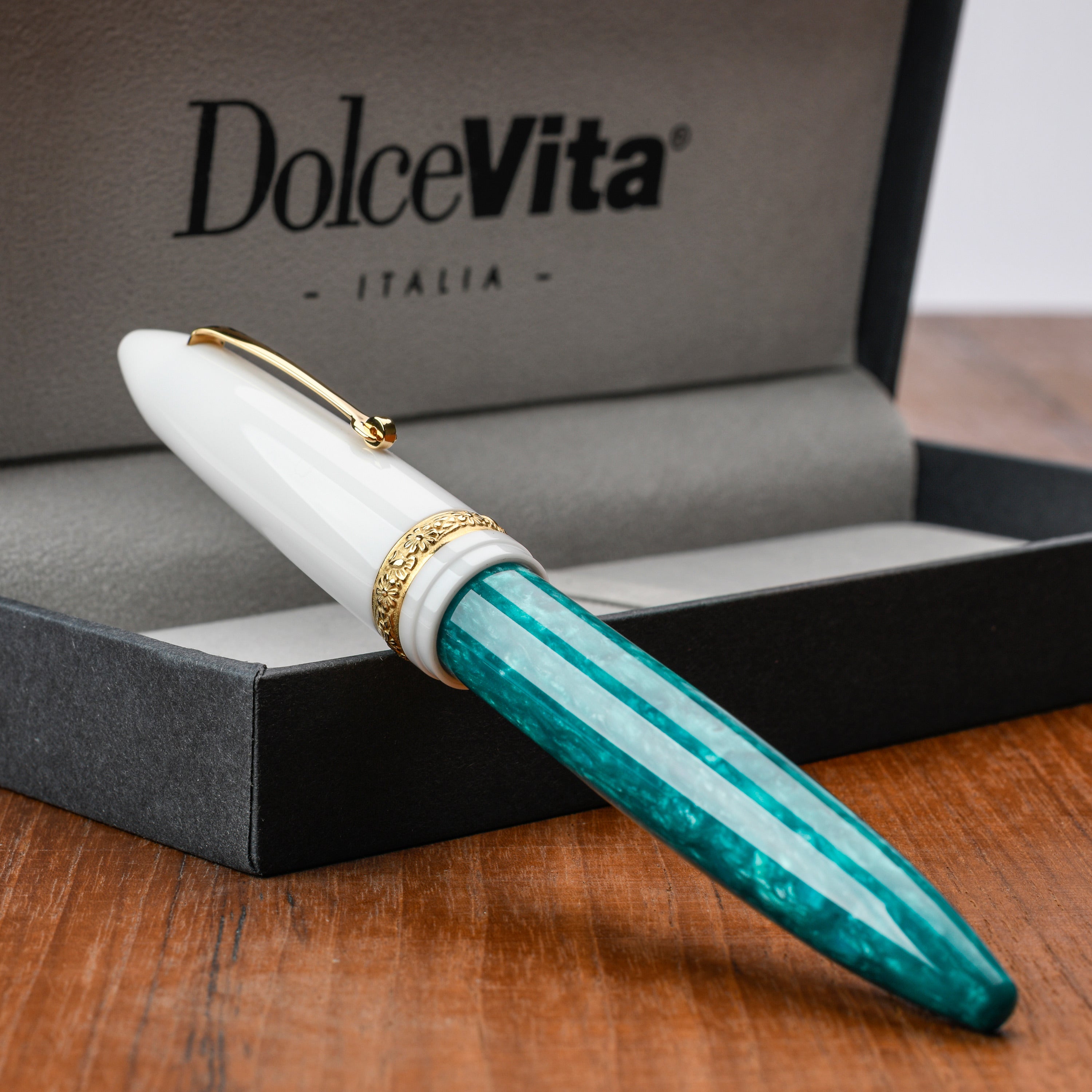 leonardo-officina-italiana-dolcevita-furore-smeralda-gt-penna-stilografica image 3
