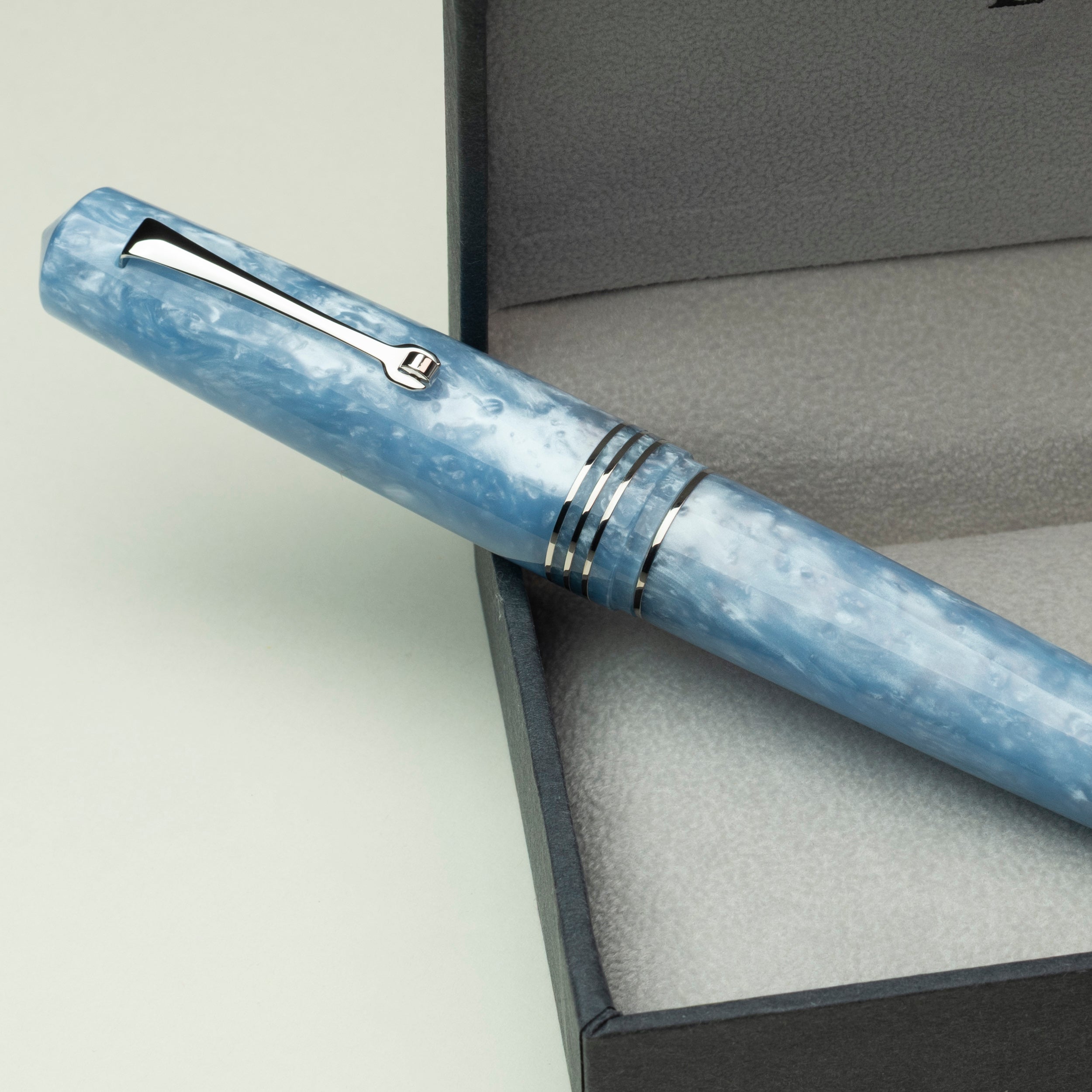 leonardo-officina-italiana-momento-zero-grande-2-0-celestial-stilografica-acciai image 3