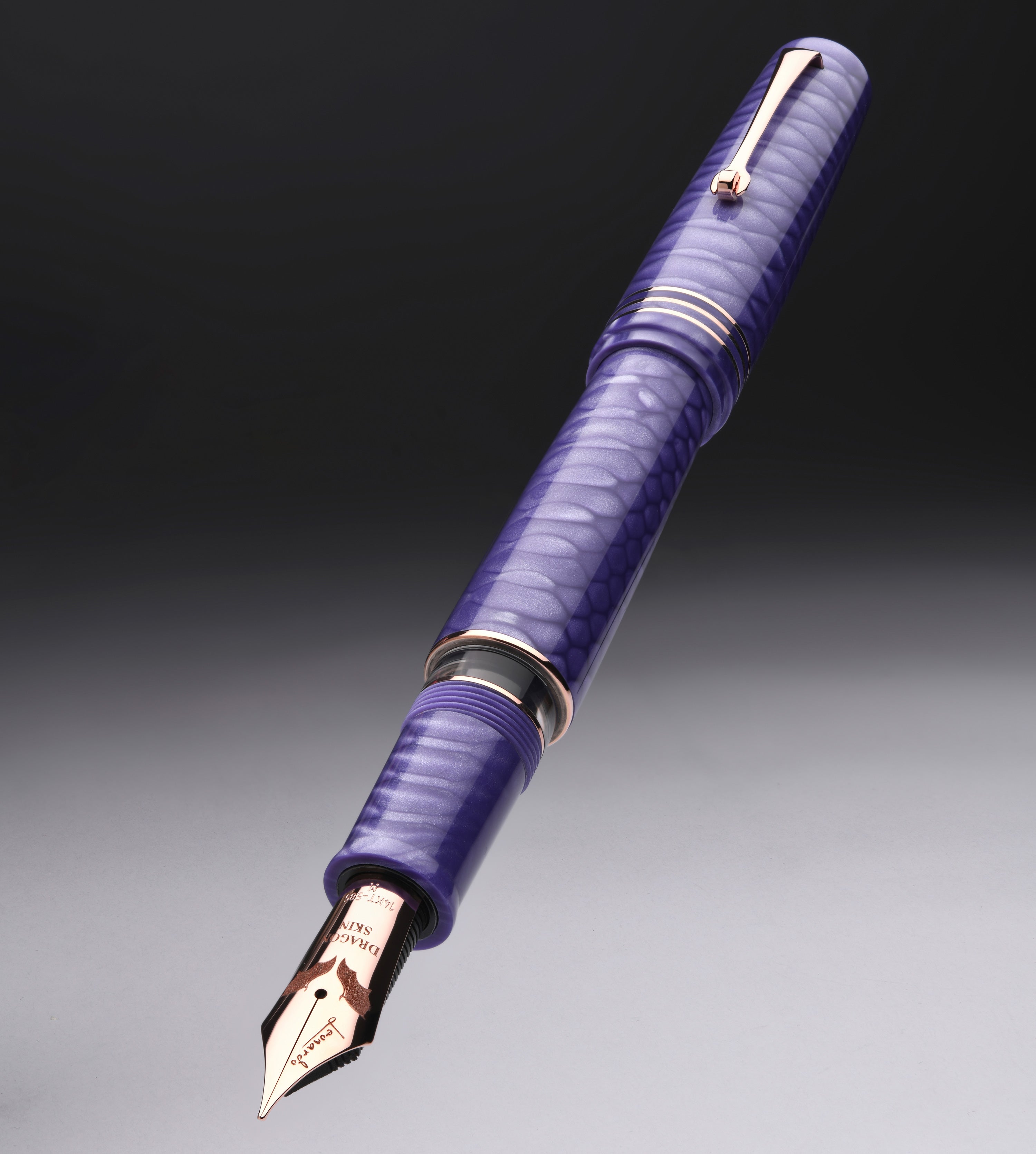 leonardo-officina-italiana-momento-zero-grande-2-0-dragon-skin-viola-stilografic image 3
