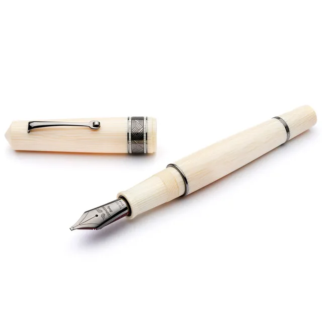 leonardo-officina-italiana-momento-zero-celluloide-beige-edizione-speciale-penna image 1