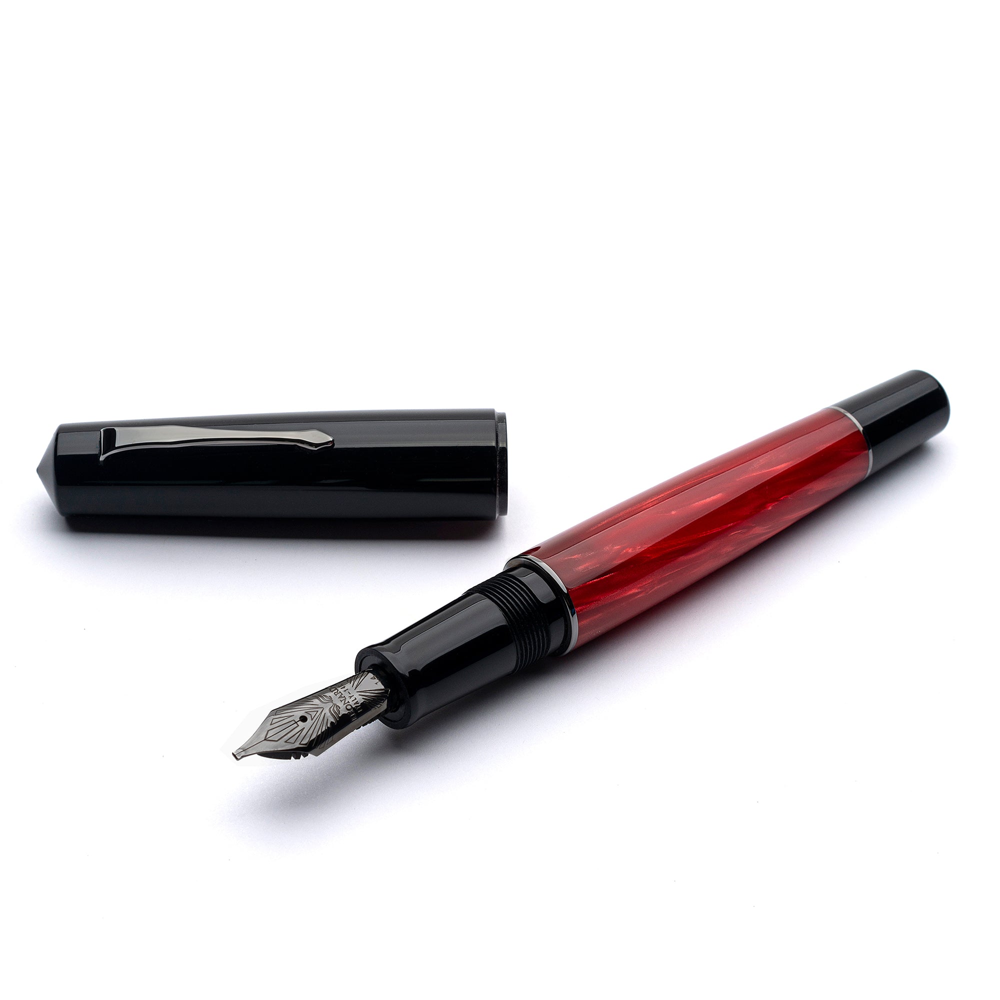 leonardo-officina-italiana-momento-zero-grande-minimalista-nera-e-rossa-penna-st image 1