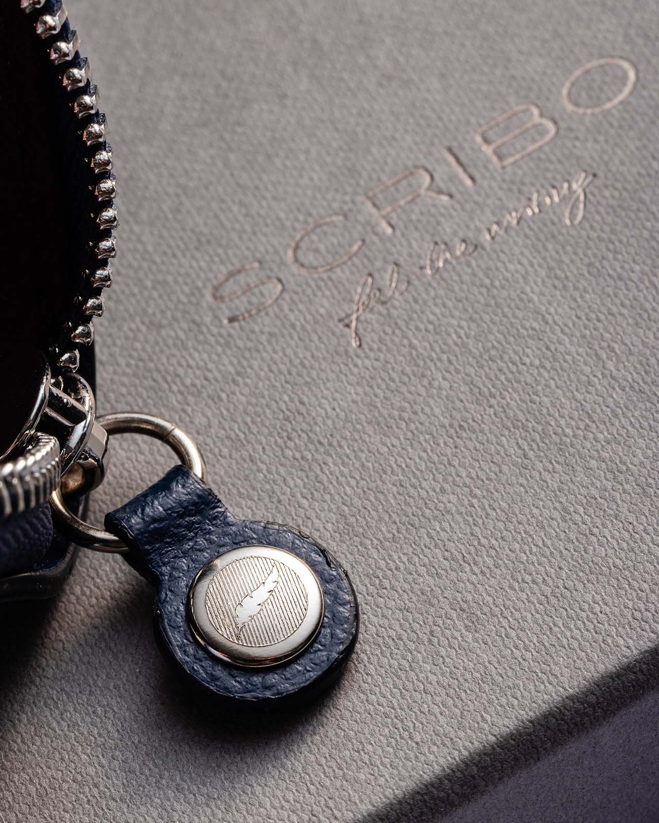 scribo-astoz-blu-notte-astuccio-porta-penne-in-pelle-a-2-posti-con-zip image 4