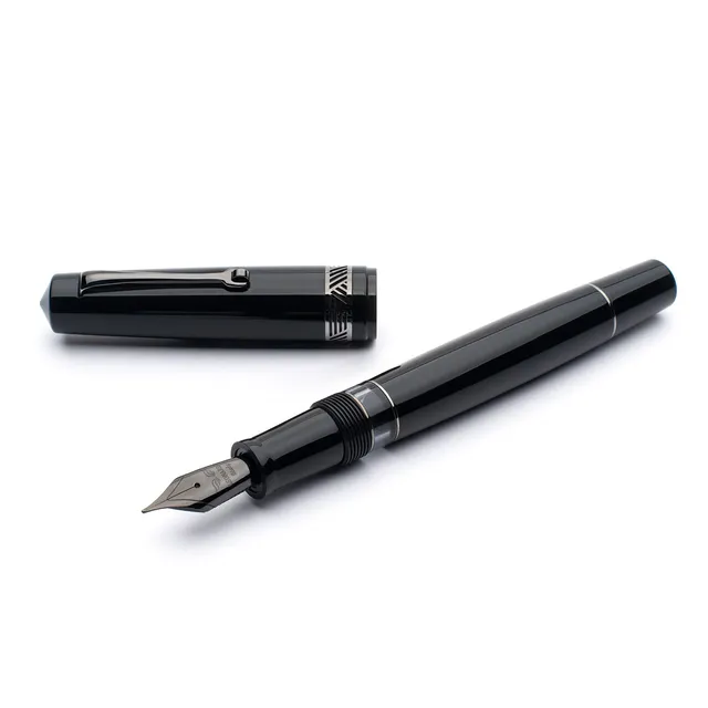 leonardo-officina-italiana-momento-magico-glossy-black-penna-stilografica-pennin image 1
