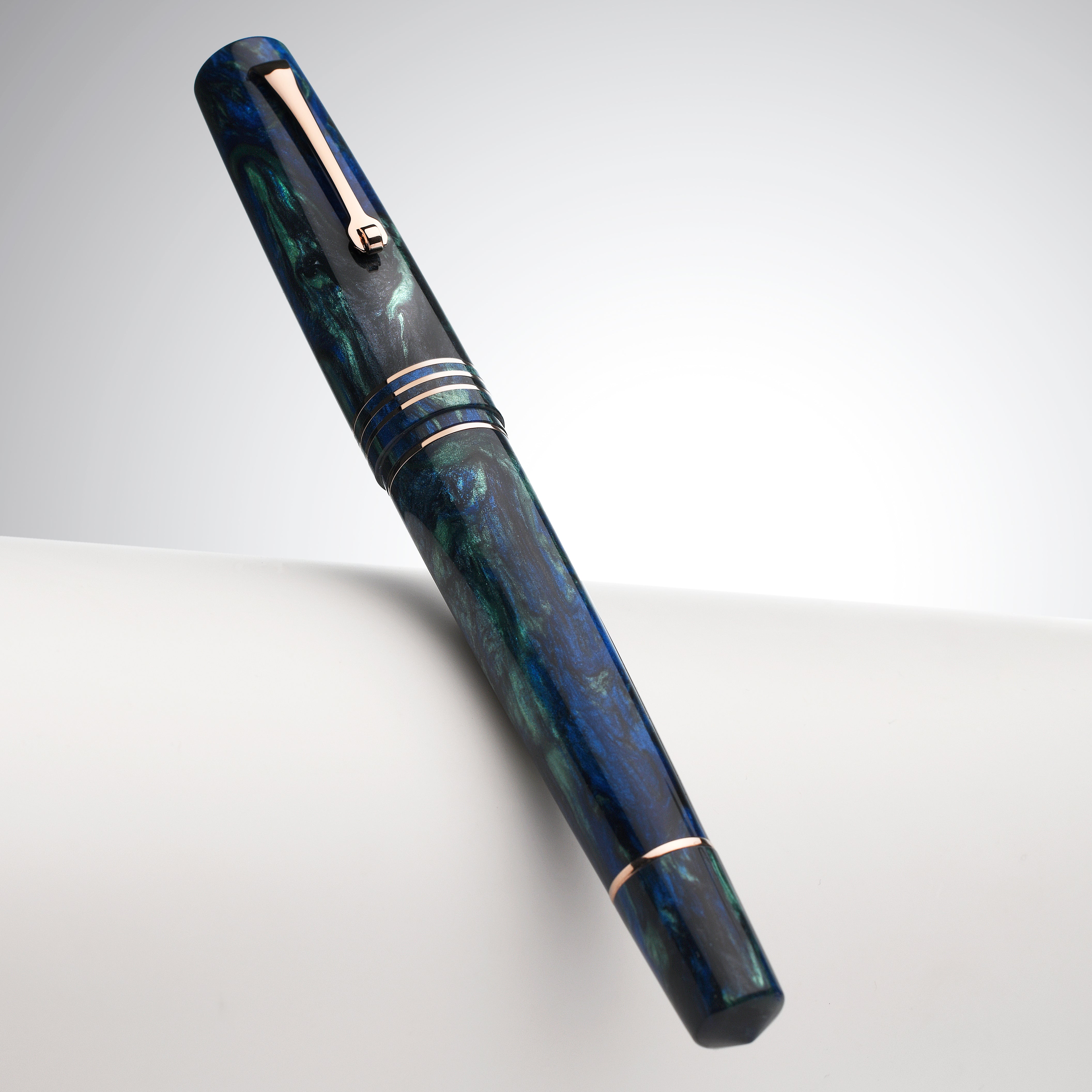 leonardo-officina-italiana-momento-zero-grande-2-0-fiordaliso-blu-penna-stilogra-2 image 3
