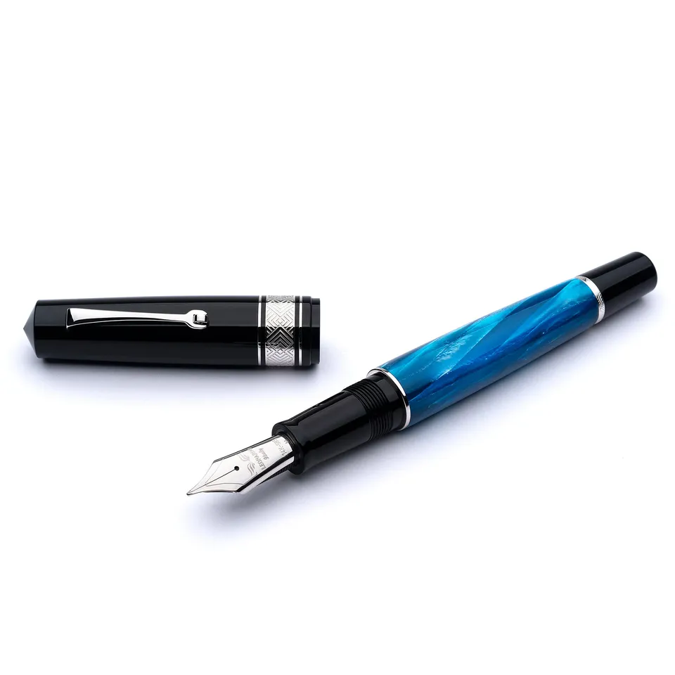leonardo-officina-italiana-momento-zero-grande-penna-stilografica-in-celluloide- image 1
