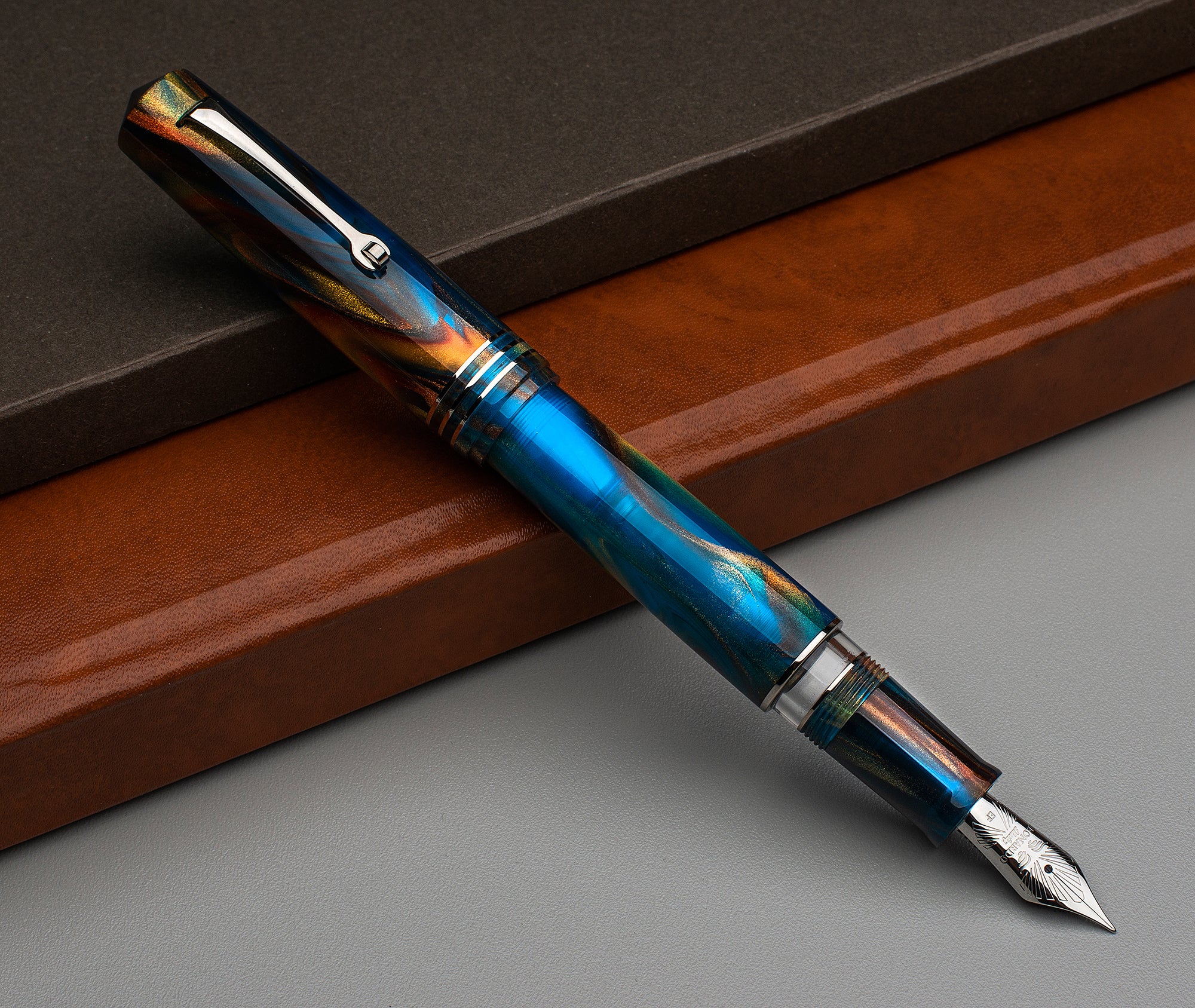 leonardo-officina-italiana-momento-zero-grande-2-0-stardust-penna-stilografica-c image 3