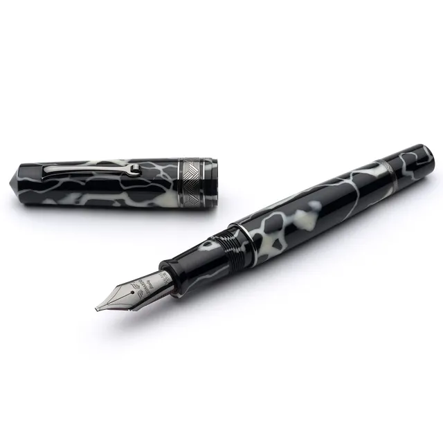 leonardo-officina-italiana-momento-zero-grande-bianco-nero-celluloide-penna-stil image 1