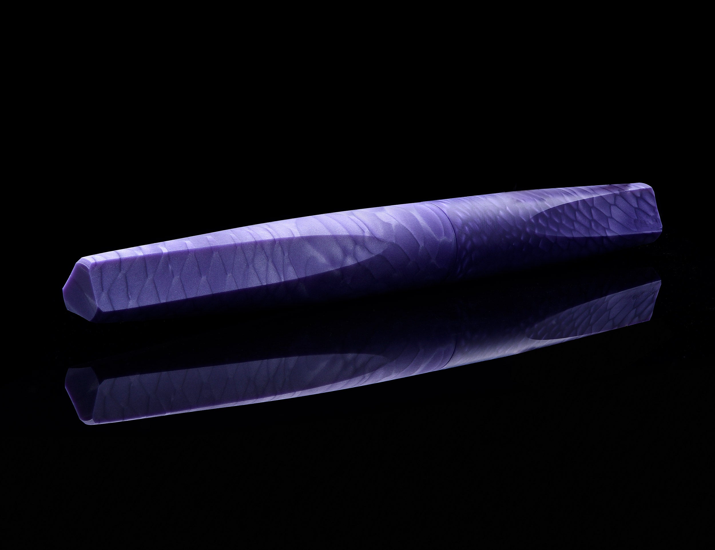 leonardo-officina-italiana-essenza-poliedrica-pelle-di-drago-juma-viola-penna-st image 3